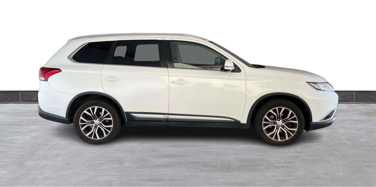 A 2016 MITSUBISHI OUTLANDER 2.2 DI-D GX4 SUV 5dr Diesel Auto 4WD Euro 6 (147 ps) CRUISE CONTROL A 2016 MITSUBISHI OUTLANDER 2.2 DI-D GX4 SUV 5dr Diesel Auto 4WD Euro 6 (147 ps) CRUISE CONTROL