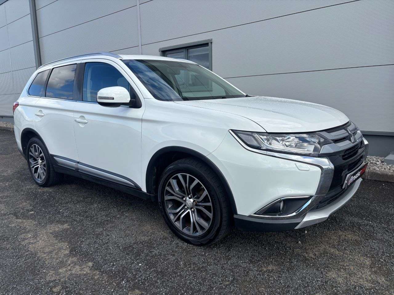 A 2016 MITSUBISHI OUTLANDER 2.2 DI-D GX4 SUV 5dr Diesel Auto 4WD Euro 6 (147 ps) CRUISE CONTROL A 2016 MITSUBISHI OUTLANDER 2.2 DI-D GX4 SUV 5dr Diesel Auto 4WD Euro 6 (147 ps) CRUISE CONTROL