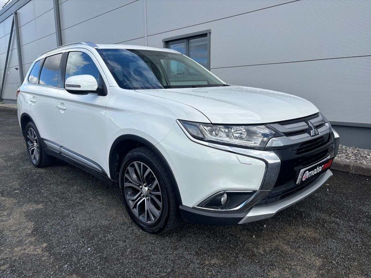 A 2016 MITSUBISHI OUTLANDER 2.2 DI-D GX4 SUV 5dr Diesel Auto 4WD Euro 6 (147 ps) CRUISE CONTROL A 2016 MITSUBISHI OUTLANDER 2.2 DI-D GX4 SUV 5dr Diesel Auto 4WD Euro 6 (147 ps) CRUISE CONTROL