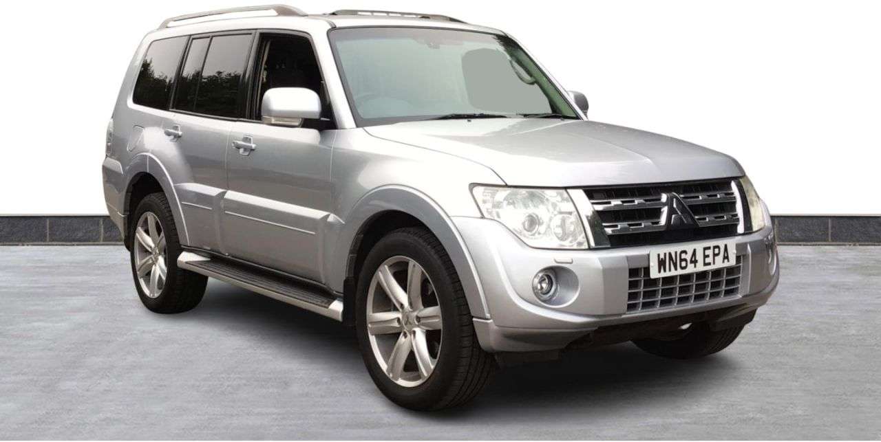 A 2014 MITSUBISHI SHOGUN 3.2 DI-DC SG4 SUV 5dr Diesel Auto 4WD Euro 5 LWB (197 ps) FRONT AND REAR PA A 2014 MITSUBISHI SHOGUN 3.2 DI-DC SG4 SUV 5dr Diesel Auto 4WD Euro 5 LWB (197 ps) FRONT AND REAR PA