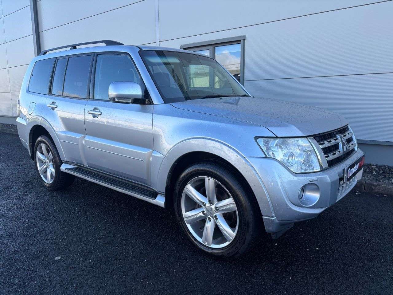 A 2014 MITSUBISHI SHOGUN 3.2 DI-DC SG4 SUV 5dr Diesel Auto 4WD Euro 5 LWB (197 ps) FRONT AND REAR PA A 2014 MITSUBISHI SHOGUN 3.2 DI-DC SG4 SUV 5dr Diesel Auto 4WD Euro 5 LWB (197 ps) FRONT AND REAR PA