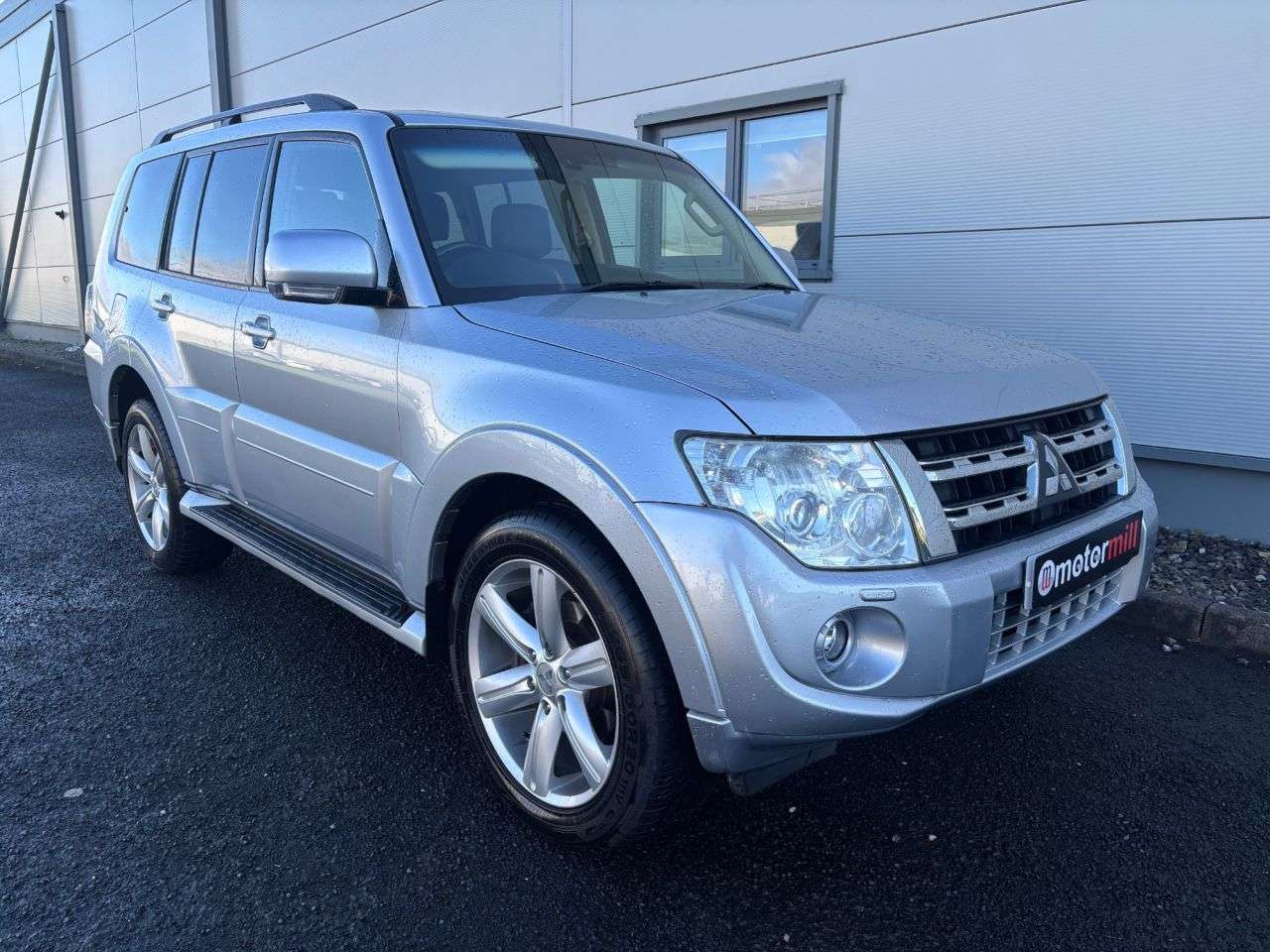 A 2014 MITSUBISHI SHOGUN 3.2 DI-DC SG4 SUV 5dr Diesel Auto 4WD Euro 5 LWB (197 ps) FRONT AND REAR PA A 2014 MITSUBISHI SHOGUN 3.2 DI-DC SG4 SUV 5dr Diesel Auto 4WD Euro 5 LWB (197 ps) FRONT AND REAR PA