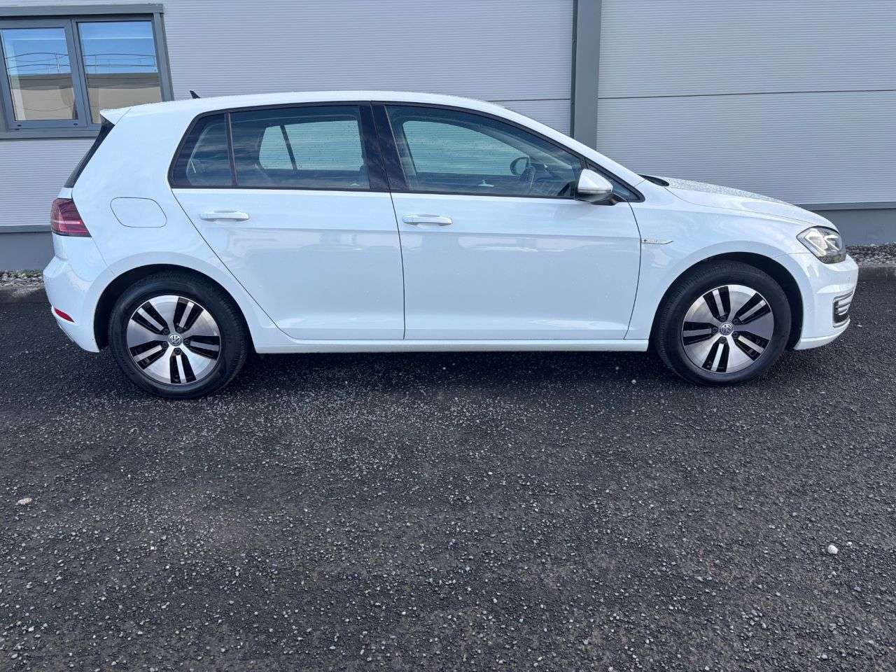 A 2019 VOLKSWAGEN E-GOLF 35.8kWh e-Golf Hatchback 5dr Electric Auto (136 ps) FRONT AND REAR PARK SEN A 2019 VOLKSWAGEN E-GOLF 35.8kWh e-Golf Hatchback 5dr Electric Auto (136 ps) FRONT AND REAR PARK SEN
