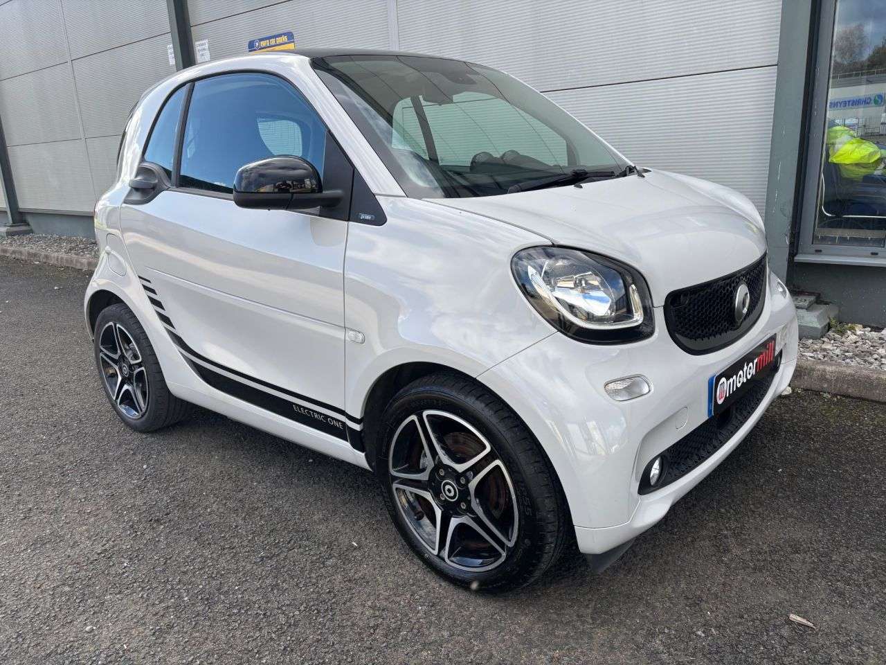 A 2017 SMART FORTWO 17.6kWh Prime (Premium Plus) Coupe 2dr Electric Auto (82 ps) A 2017 SMART FORTWO 17.6kWh Prime (Premium Plus) Coupe 2dr Electric Auto (82 ps)