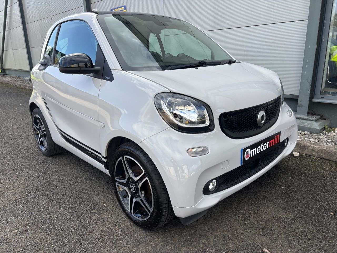 A 2017 SMART FORTWO 17.6kWh Prime (Premium Plus) Coupe 2dr Electric Auto (82 ps) A 2017 SMART FORTWO 17.6kWh Prime (Premium Plus) Coupe 2dr Electric Auto (82 ps)
