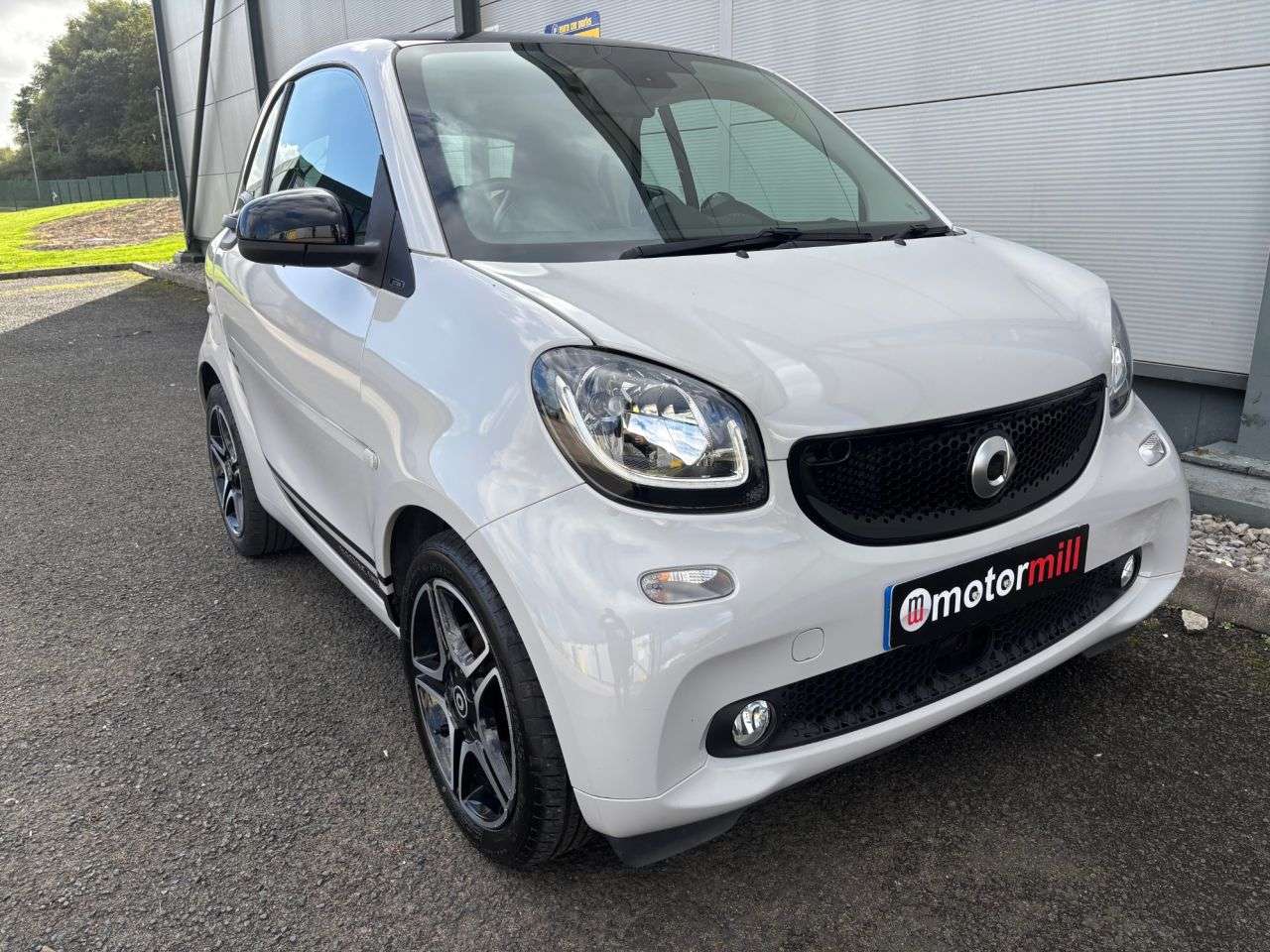 A 2017 SMART FORTWO 17.6kWh Prime (Premium Plus) Coupe 2dr Electric Auto (82 ps) A 2017 SMART FORTWO 17.6kWh Prime (Premium Plus) Coupe 2dr Electric Auto (82 ps)