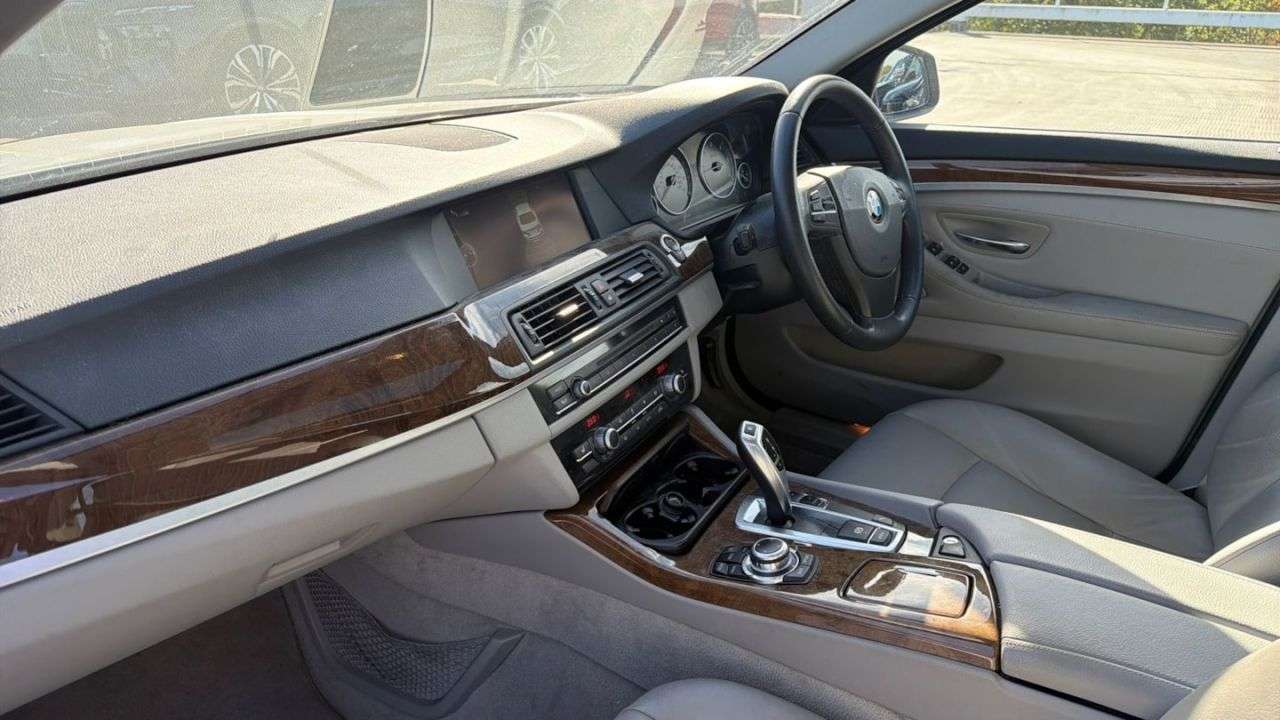 A 2013 BMW 5 SERIES 2.0 520d SE Saloon 4dr Diesel Auto Euro 5 (s/s) (184 ps) FULL SERVICE HISTO A 2013 BMW 5 SERIES 2.0 520d SE Saloon 4dr Diesel Auto Euro 5 (s/s) (184 ps) FULL SERVICE HISTO