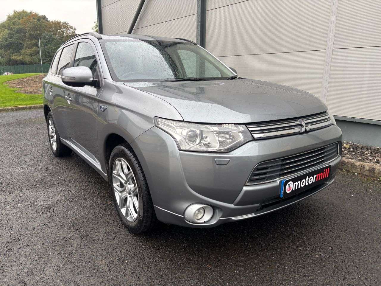 A 2015 MITSUBISHI OUTLANDER 2.0h 12kWh GX4h SUV 5dr Petrol Plug-in Hybrid CVT 4WD Euro 5 (s/s) (200 ps) A 2015 MITSUBISHI OUTLANDER 2.0h 12kWh GX4h SUV 5dr Petrol Plug-in Hybrid CVT 4WD Euro 5 (s/s) (200 ps)