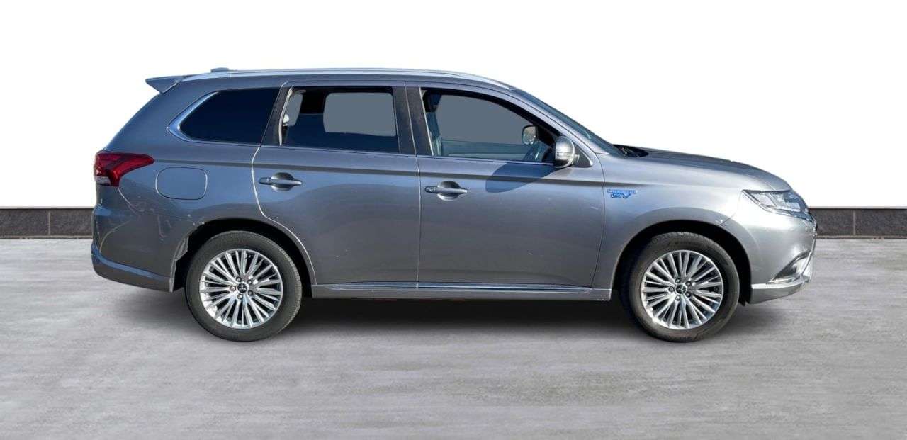 A 2019 MITSUBISHI OUTLANDER 2.4h TwinMotor 13.8kWh Dynamic SUV 5dr Petrol Plug-in Hybrid CVT 4WD Euro 6 A 2019 MITSUBISHI OUTLANDER 2.4h TwinMotor 13.8kWh Dynamic SUV 5dr Petrol Plug-in Hybrid CVT 4WD Euro 6