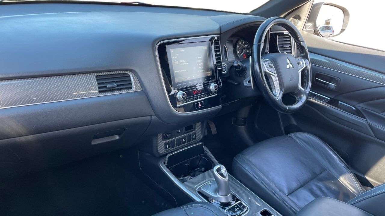 A 2019 MITSUBISHI OUTLANDER 2.4h TwinMotor 13.8kWh Dynamic SUV 5dr Petrol Plug-in Hybrid CVT 4WD Euro 6 A 2019 MITSUBISHI OUTLANDER 2.4h TwinMotor 13.8kWh Dynamic SUV 5dr Petrol Plug-in Hybrid CVT 4WD Euro 6
