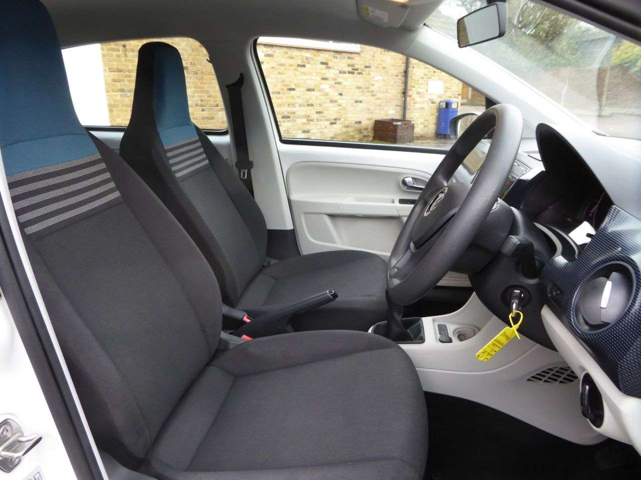 2017 VOLKSWAGEN UP! 2017 VOLKSWAGEN UP!