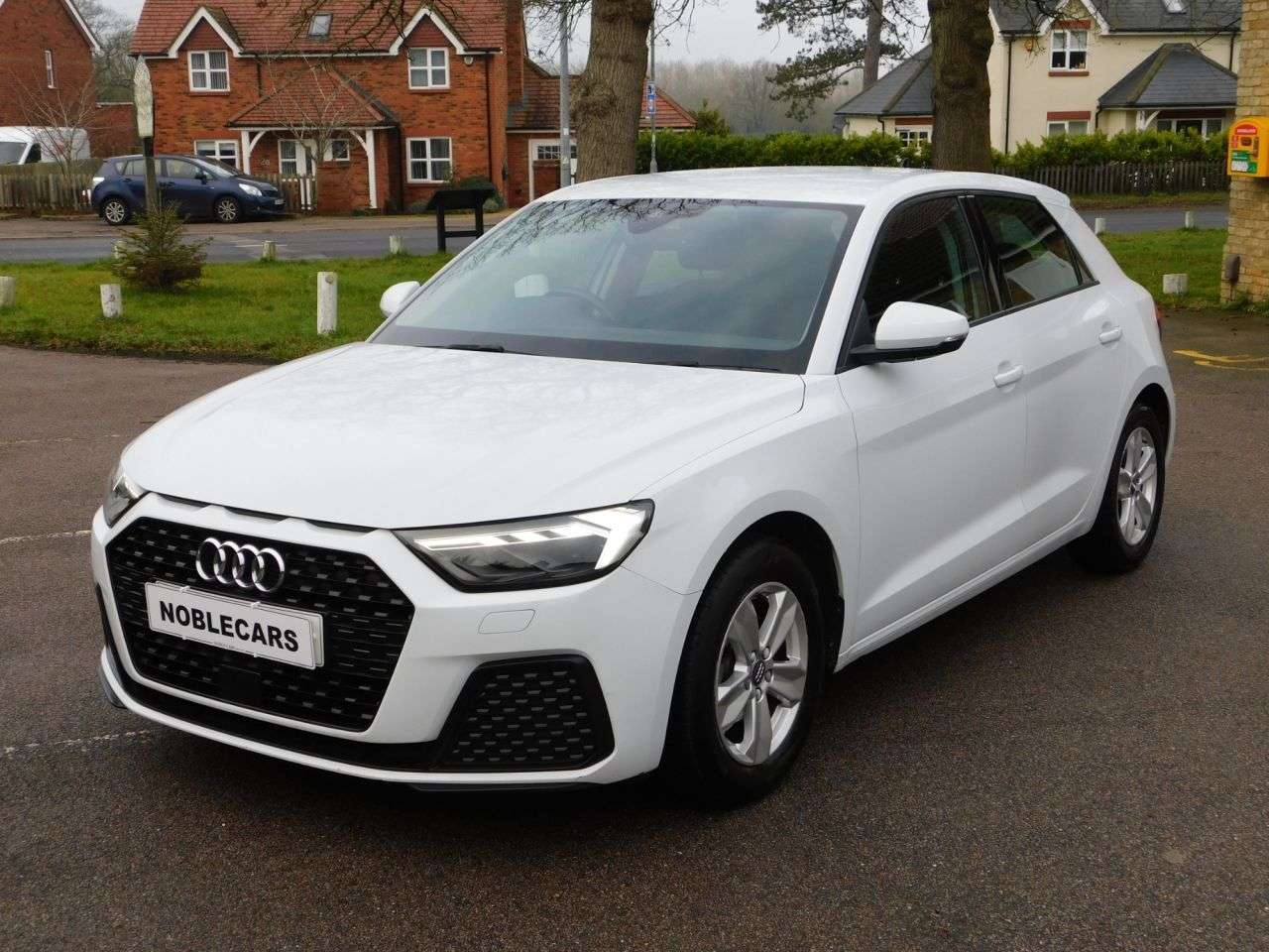 A 2020 AUDI A1 1.0 TFSI 25 Technik Sportback 5dr Petrol Manual Euro 6 (s/s) (95 ps) *FSH, A 2020 AUDI A1 1.0 TFSI 25 Technik Sportback 5dr Petrol Manual Euro 6 (s/s) (95 ps) *FSH,