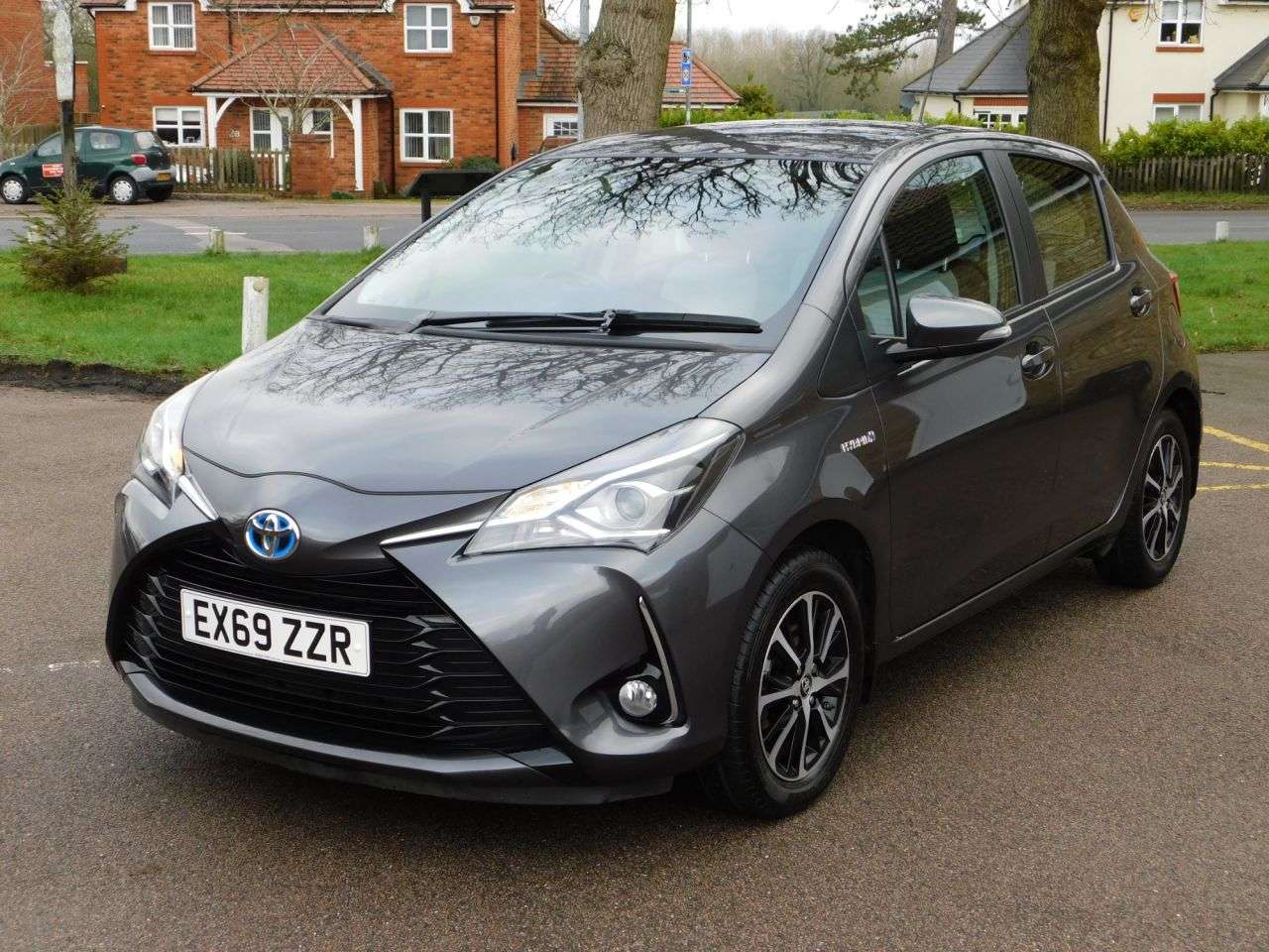 A 2019 TOYOTA YARIS 1.5 VVT-h Icon Tech Hatchback 5dr Petrol Hybrid E-CVT Euro 6 (s/s) (100 ps) A 2019 TOYOTA YARIS 1.5 VVT-h Icon Tech Hatchback 5dr Petrol Hybrid E-CVT Euro 6 (s/s) (100 ps)