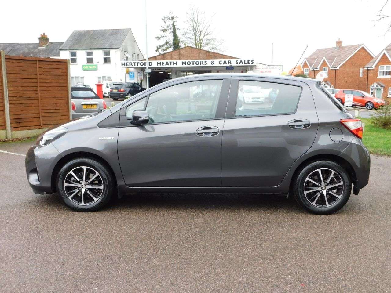 A 2019 TOYOTA YARIS 1.5 VVT-h Icon Tech Hatchback 5dr Petrol Hybrid E-CVT Euro 6 (s/s) (100 ps) A 2019 TOYOTA YARIS 1.5 VVT-h Icon Tech Hatchback 5dr Petrol Hybrid E-CVT Euro 6 (s/s) (100 ps)