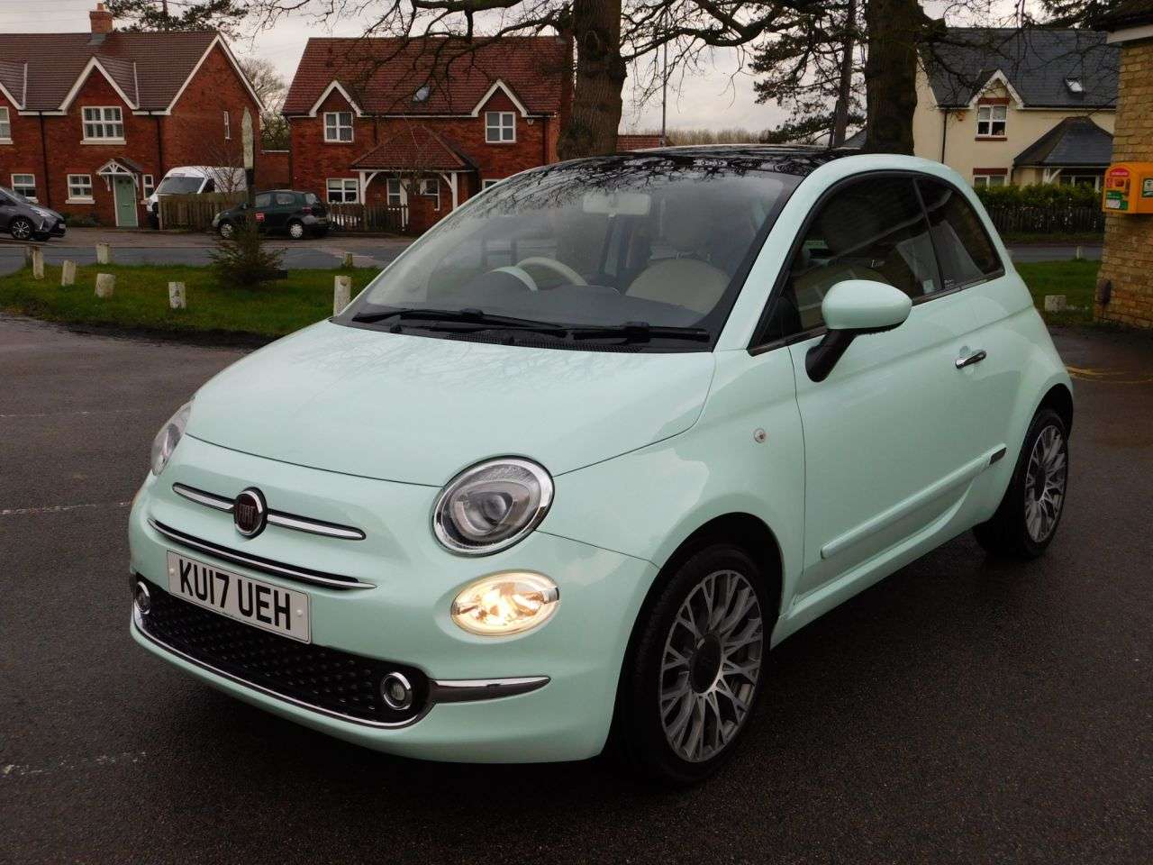 A 2017 FIAT 500 1.2 Lounge Hatchback 3dr Petrol Manual Euro 6 (s/s) (69 bhp) *£20 TAX, ULEZ A 2017 FIAT 500 1.2 Lounge Hatchback 3dr Petrol Manual Euro 6 (s/s) (69 bhp) *£20 TAX, ULEZ