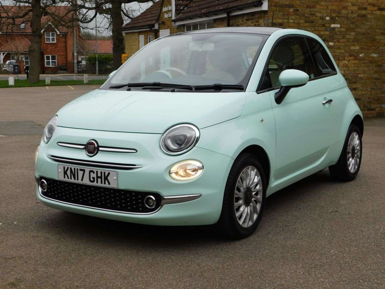 A 2017 FIAT 500 1.2 Lounge Hatchback 3dr Petrol Manual Euro 6 (s/s) (69 bhp) *LOW ROAD TAX, A 2017 FIAT 500 1.2 Lounge Hatchback 3dr Petrol Manual Euro 6 (s/s) (69 bhp) *LOW ROAD TAX,