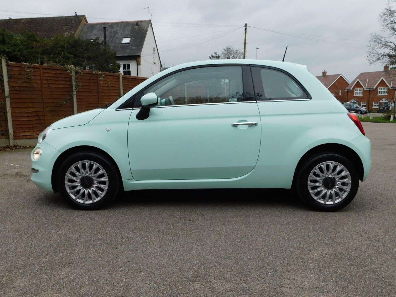A 2017 FIAT 500 1.2 Lounge Hatchback 3dr Petrol Manual Euro 6 (s/s) (69 bhp) *LOW ROAD TAX, A 2017 FIAT 500 1.2 Lounge Hatchback 3dr Petrol Manual Euro 6 (s/s) (69 bhp) *LOW ROAD TAX,