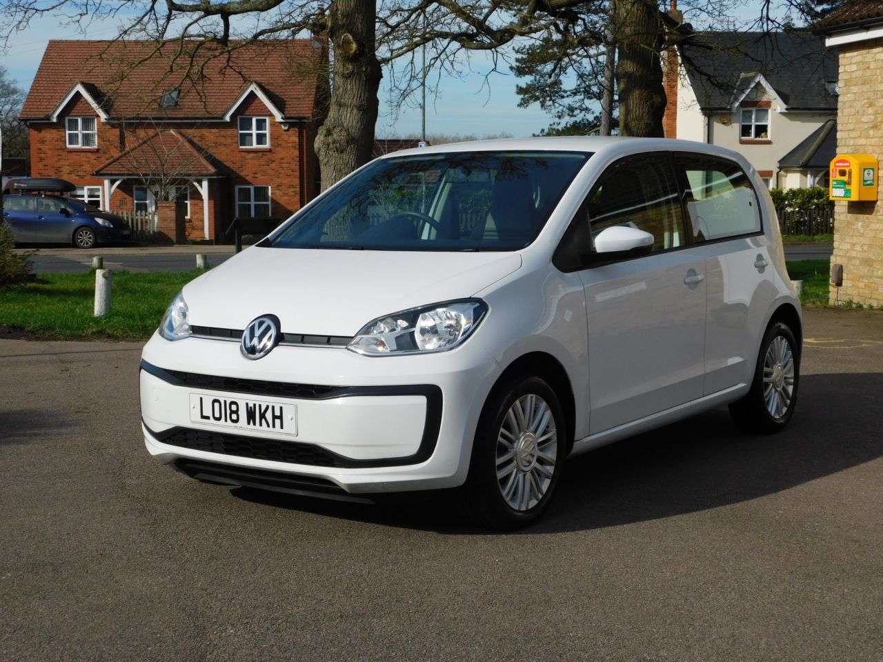 A 2018 VOLKSWAGEN UP! 1.0 Move up! Hatchback 5dr Petrol Manual Euro 6 (s/s) (60 ps) *LOW INSURANC A 2018 VOLKSWAGEN UP! 1.0 Move up! Hatchback 5dr Petrol Manual Euro 6 (s/s) (60 ps) *LOW INSURANC