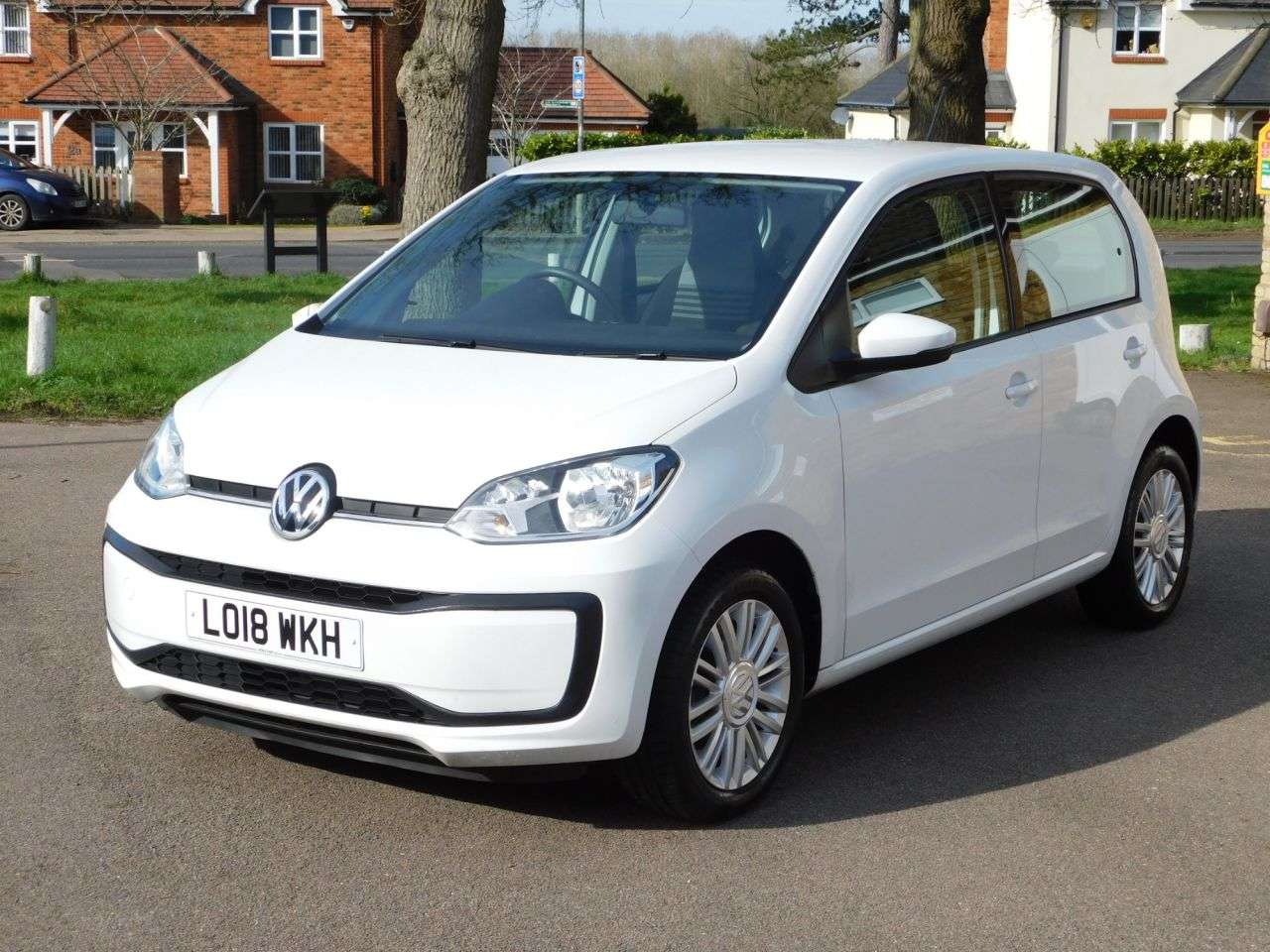 A 2018 VOLKSWAGEN UP! 1.0 Move up! Hatchback 5dr Petrol Manual Euro 6 (s/s) (60 ps) *LOW INSURANC A 2018 VOLKSWAGEN UP! 1.0 Move up! Hatchback 5dr Petrol Manual Euro 6 (s/s) (60 ps) *LOW INSURANC