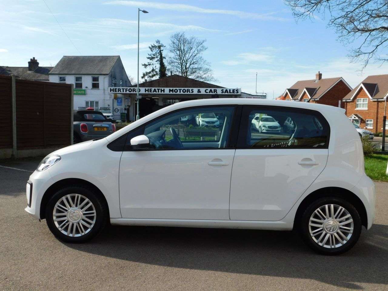 A 2018 VOLKSWAGEN UP! 1.0 Move up! Hatchback 5dr Petrol Manual Euro 6 (s/s) (60 ps) *LOW INSURANC A 2018 VOLKSWAGEN UP! 1.0 Move up! Hatchback 5dr Petrol Manual Euro 6 (s/s) (60 ps) *LOW INSURANC