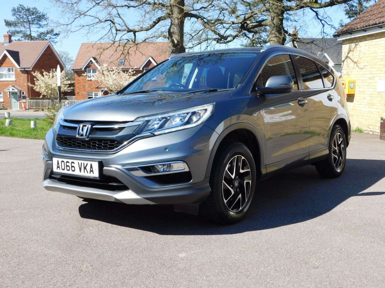 A 2016 HONDA CR-V 1.6 i-DTEC SE Plus Navi SUV 5dr Diesel Auto 4WD Euro 6 (160 ps) *FULL DEALE A 2016 HONDA CR-V 1.6 i-DTEC SE Plus Navi SUV 5dr Diesel Auto 4WD Euro 6 (160 ps) *FULL DEALE