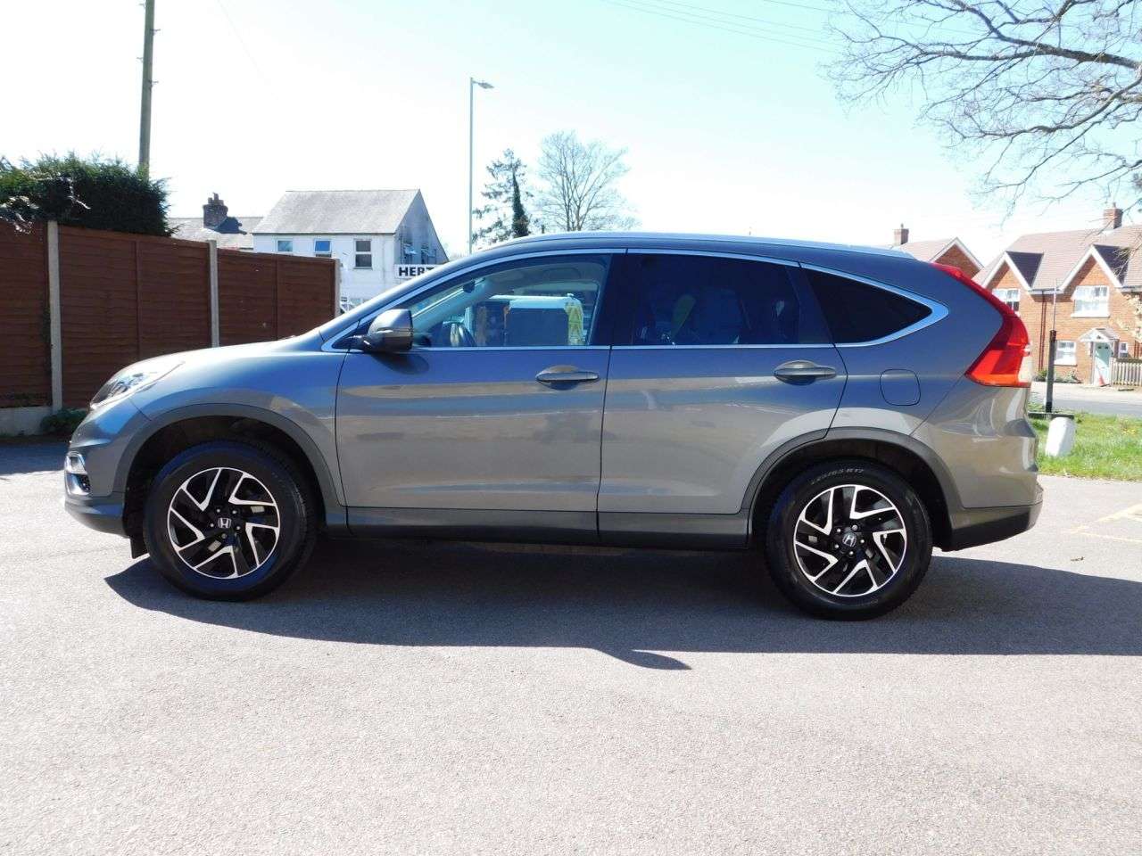 A 2016 HONDA CR-V 1.6 i-DTEC SE Plus Navi SUV 5dr Diesel Auto 4WD Euro 6 (160 ps) *FULL DEALE A 2016 HONDA CR-V 1.6 i-DTEC SE Plus Navi SUV 5dr Diesel Auto 4WD Euro 6 (160 ps) *FULL DEALE