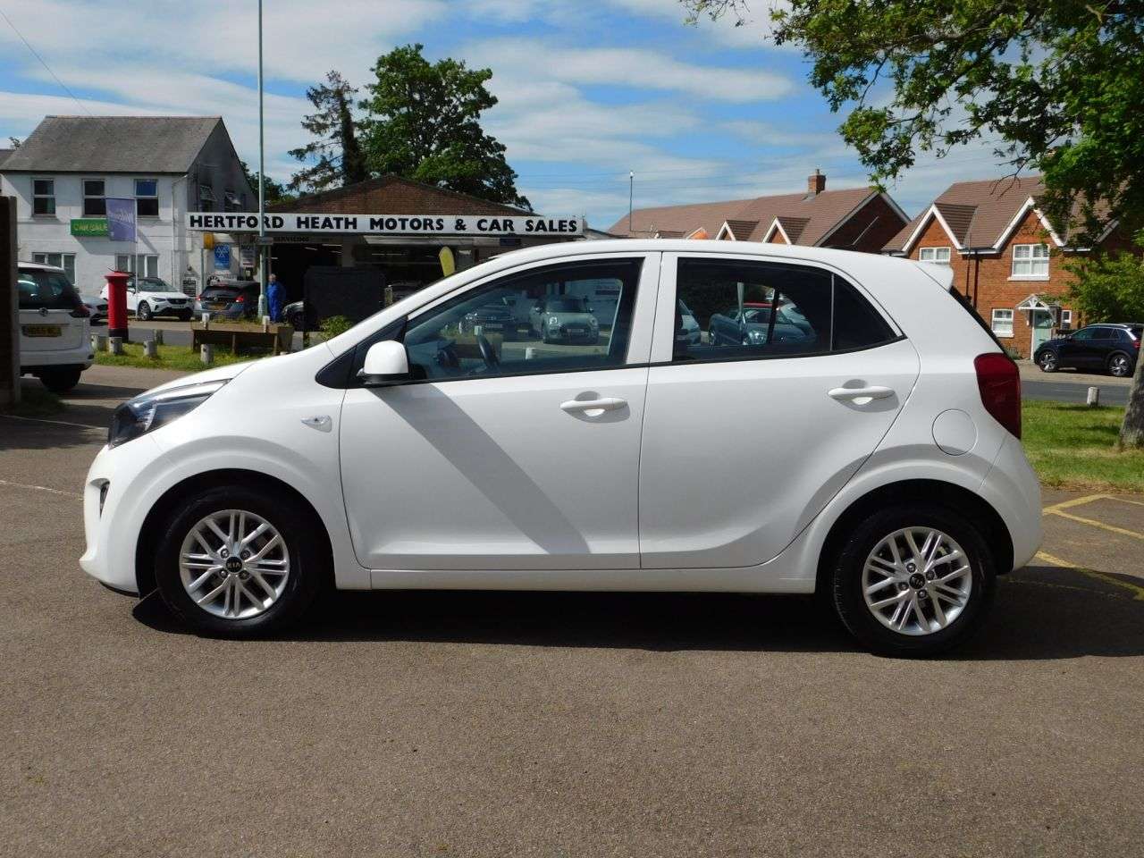 A 2021 KIA PICANTO 1.0 DPi 2 Hatchback 5dr Petrol AMT Euro 6 (s/s) (66 bhp) *INSURANCE GROUP 1 A 2021 KIA PICANTO 1.0 DPi 2 Hatchback 5dr Petrol AMT Euro 6 (s/s) (66 bhp) *INSURANCE GROUP 1
