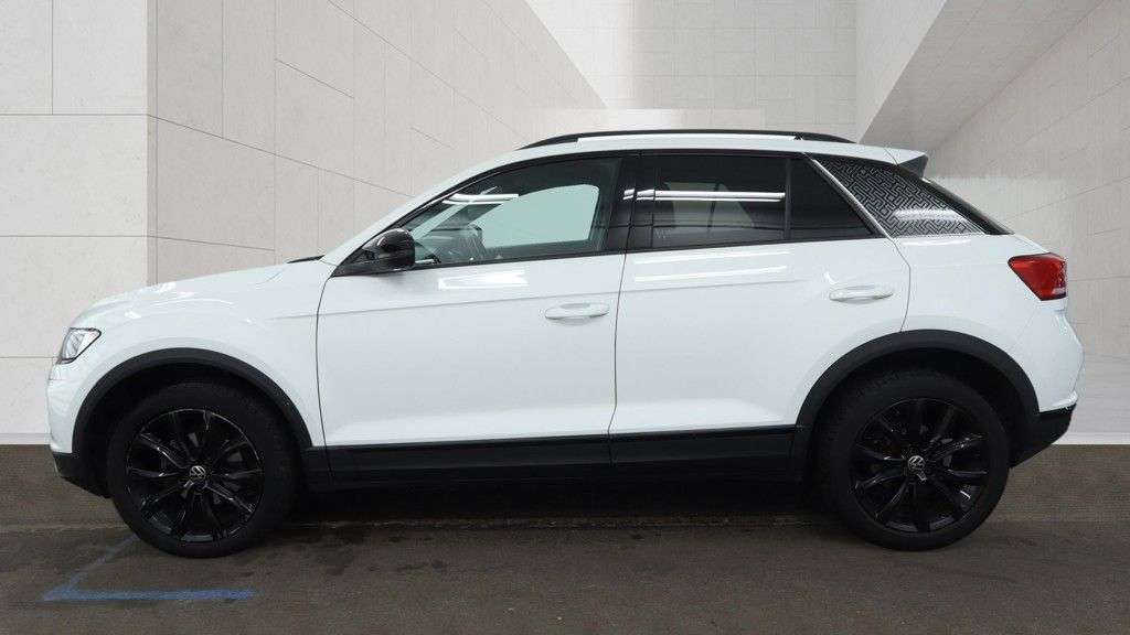 A 2021 VOLKSWAGEN T-ROC 1.5 TSI EVO Black Edition SUV 5dr Petrol Manual Euro 6 (s/s) (150 ps) A 2021 VOLKSWAGEN T-ROC 1.5 TSI EVO Black Edition SUV 5dr Petrol Manual Euro 6 (s/s) (150 ps)