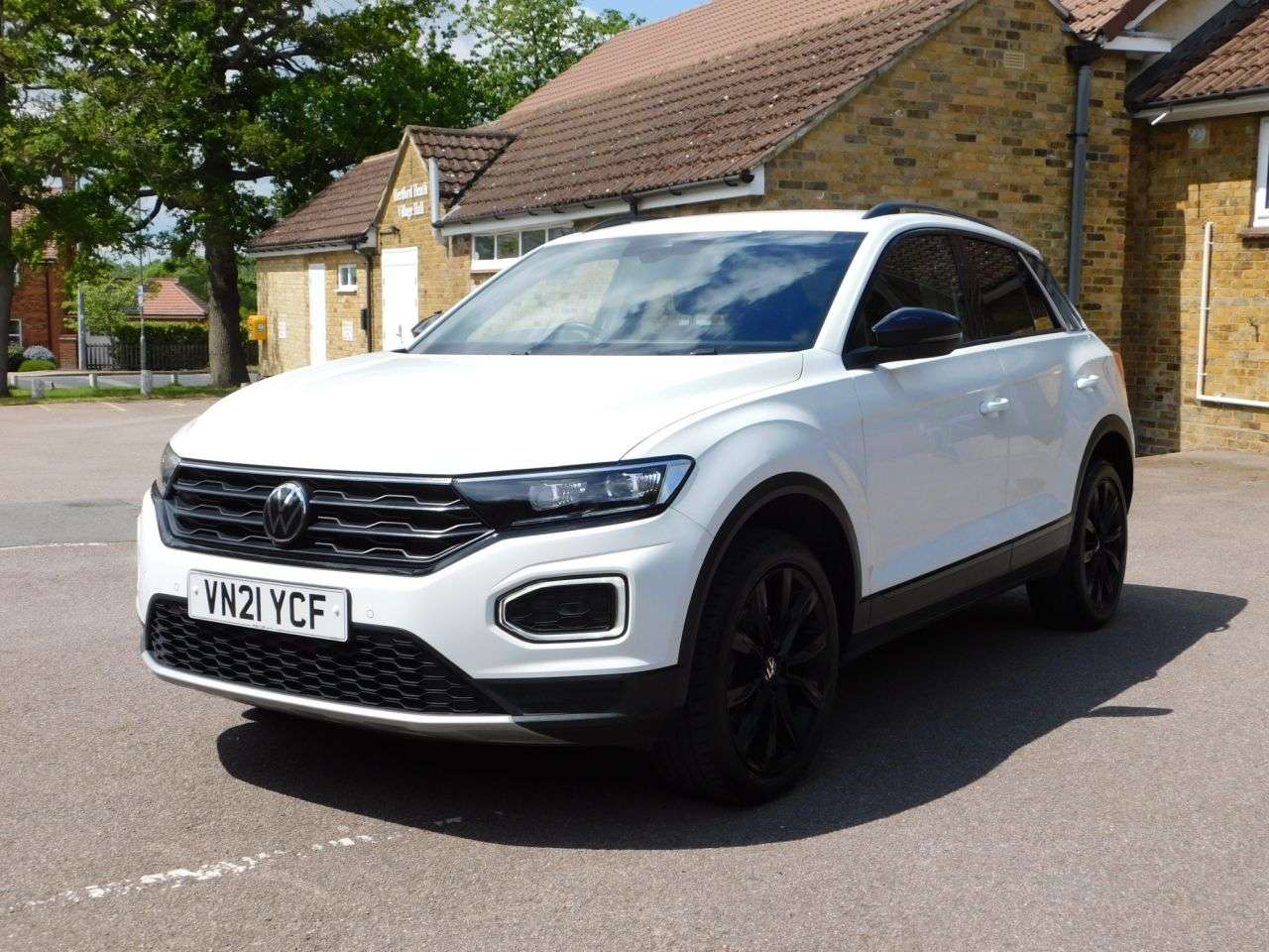 A 2021 VOLKSWAGEN T-ROC 1.5 TSI EVO Black Edition SUV 5dr Petrol Manual Euro 6 (s/s) (150 ps) A 2021 VOLKSWAGEN T-ROC 1.5 TSI EVO Black Edition SUV 5dr Petrol Manual Euro 6 (s/s) (150 ps)