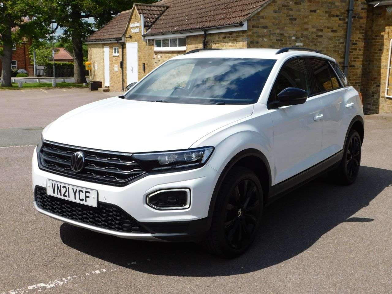 A 2021 VOLKSWAGEN T-ROC 1.5 TSI EVO Black Edition SUV 5dr Petrol Manual Euro 6 (s/s) (150 ps) A 2021 VOLKSWAGEN T-ROC 1.5 TSI EVO Black Edition SUV 5dr Petrol Manual Euro 6 (s/s) (150 ps)