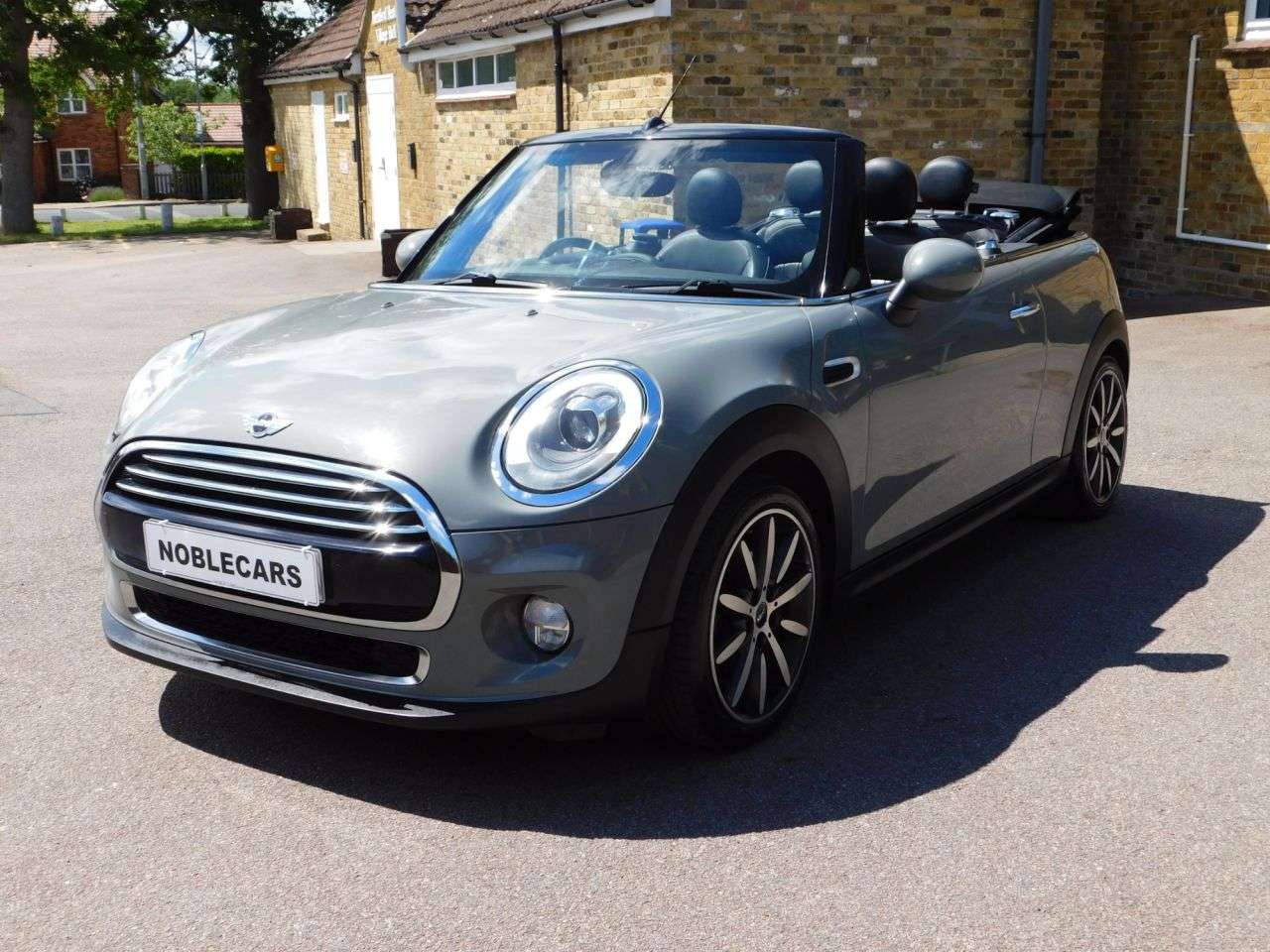 A 2016 MINI CONVERTIBLE 1.5 Cooper Convertible 2dr Petrol Auto Euro 6 (s/s) (136 ps) *FSH, ULEZ COM A 2016 MINI CONVERTIBLE 1.5 Cooper Convertible 2dr Petrol Auto Euro 6 (s/s) (136 ps) *FSH, ULEZ COM
