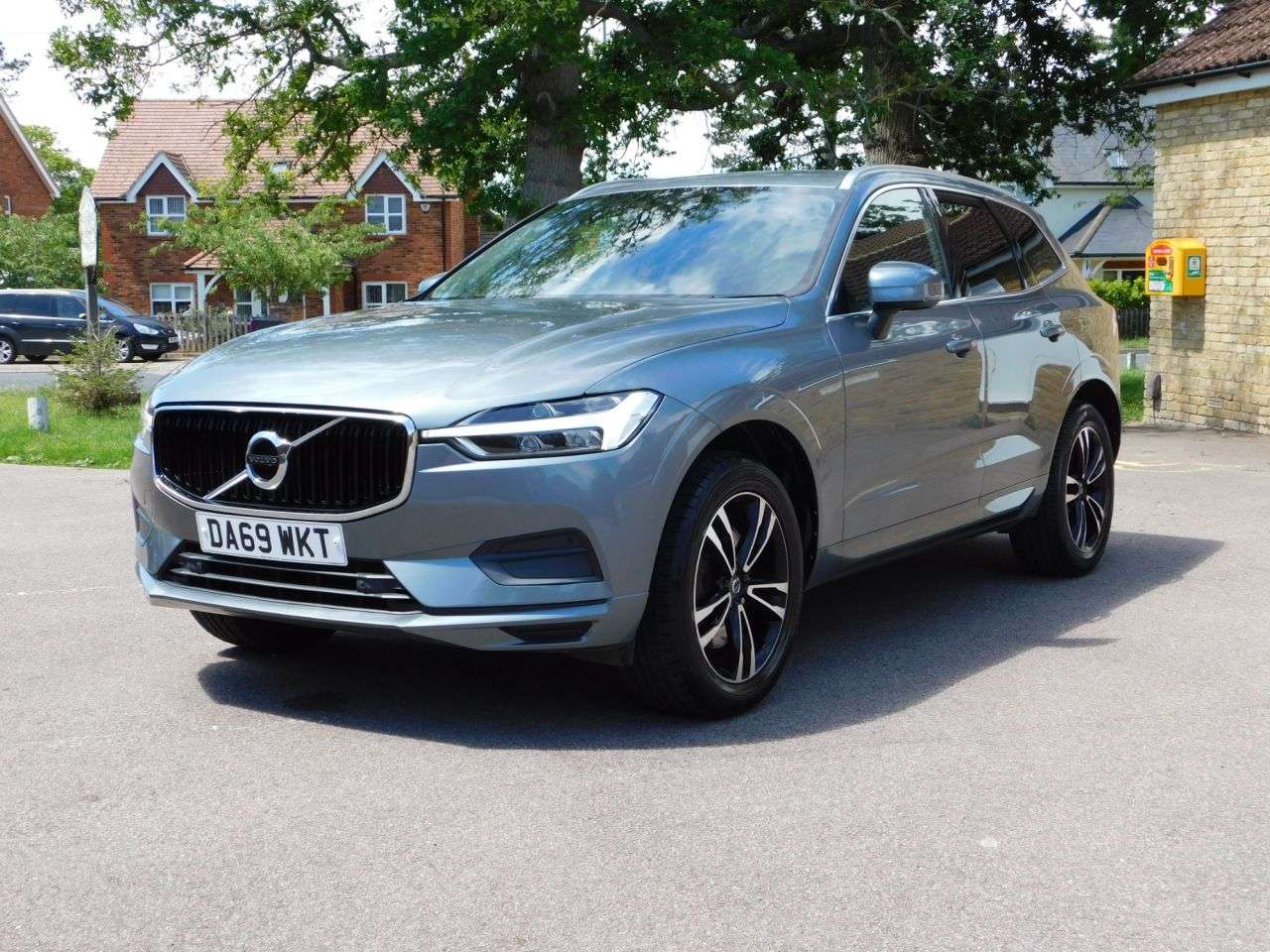 A 2019 VOLVO XC60 2.0 T4 Edition SUV 5dr Petrol Auto Euro 6 (s/s) (190 ps) *FSH inc CAMBELT* A 2019 VOLVO XC60 2.0 T4 Edition SUV 5dr Petrol Auto Euro 6 (s/s) (190 ps) *FSH inc CAMBELT*