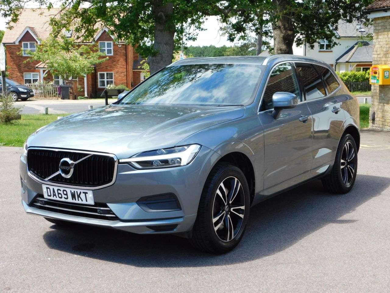 A 2019 VOLVO XC60 2.0 T4 Edition SUV 5dr Petrol Auto Euro 6 (s/s) (190 ps) *FSH inc CAMBELT* A 2019 VOLVO XC60 2.0 T4 Edition SUV 5dr Petrol Auto Euro 6 (s/s) (190 ps) *FSH inc CAMBELT*