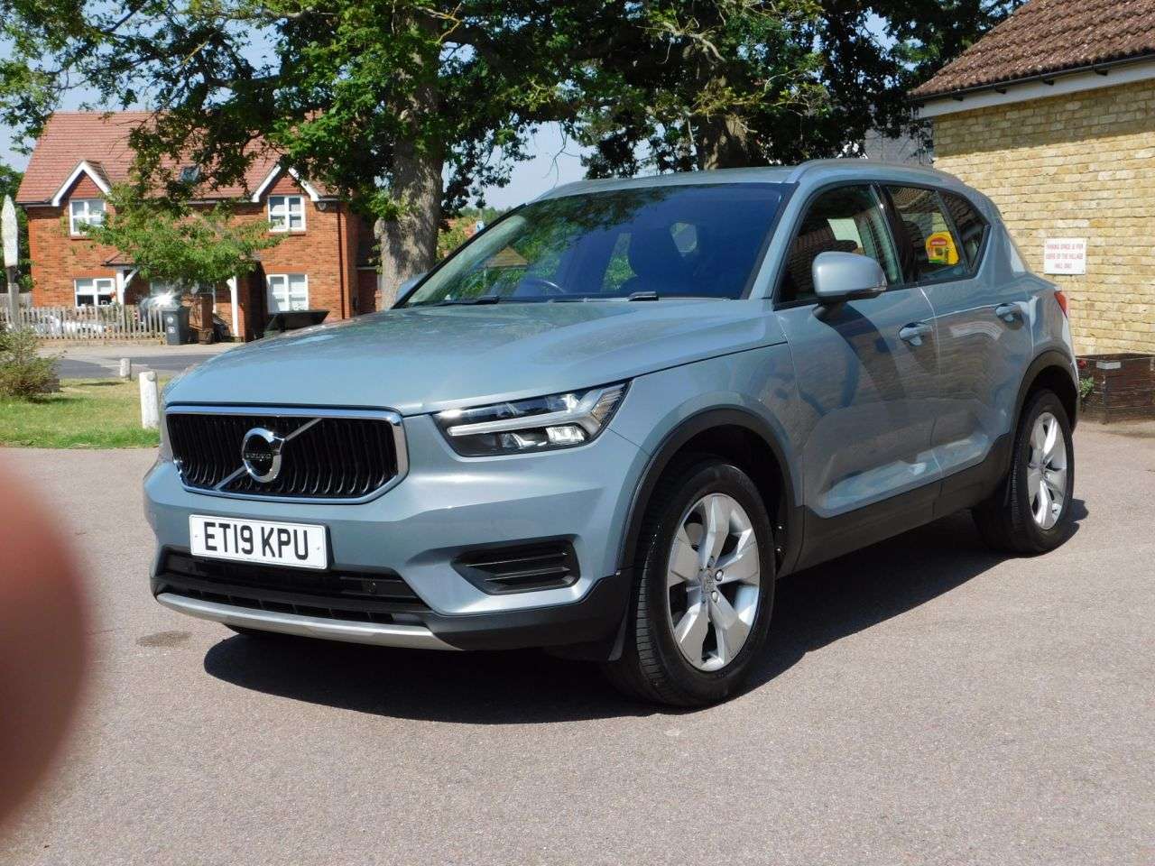 A 2019 VOLVO XC40 2.0 T4 Momentum SUV 5dr Petrol Auto Euro 6 (s/s) (190 ps) *FSH, ULEZ COMPLI A 2019 VOLVO XC40 2.0 T4 Momentum SUV 5dr Petrol Auto Euro 6 (s/s) (190 ps) *FSH, ULEZ COMPLI