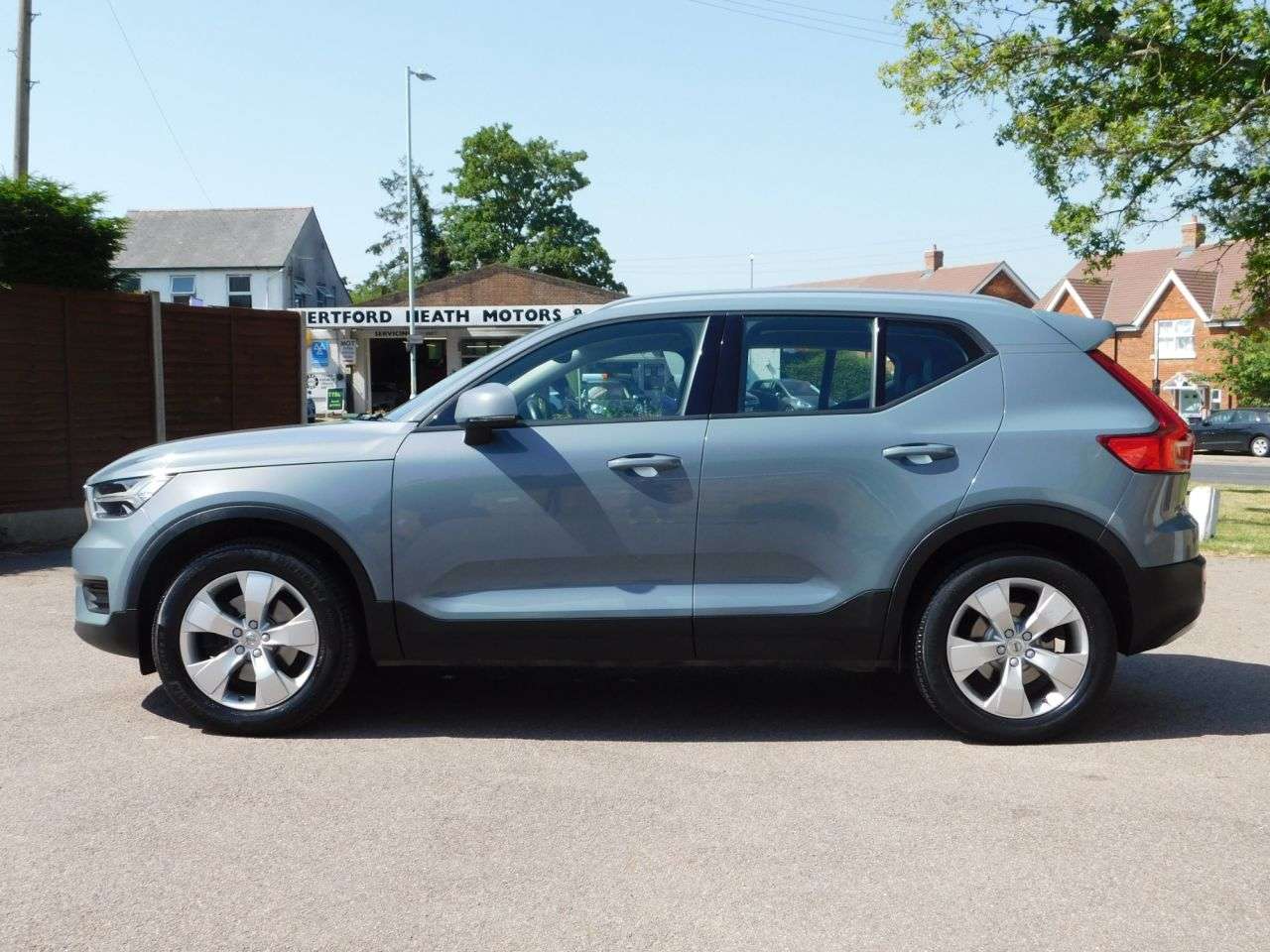 A 2019 VOLVO XC40 2.0 T4 Momentum SUV 5dr Petrol Auto Euro 6 (s/s) (190 ps) *FSH, ULEZ COMPLI A 2019 VOLVO XC40 2.0 T4 Momentum SUV 5dr Petrol Auto Euro 6 (s/s) (190 ps) *FSH, ULEZ COMPLI