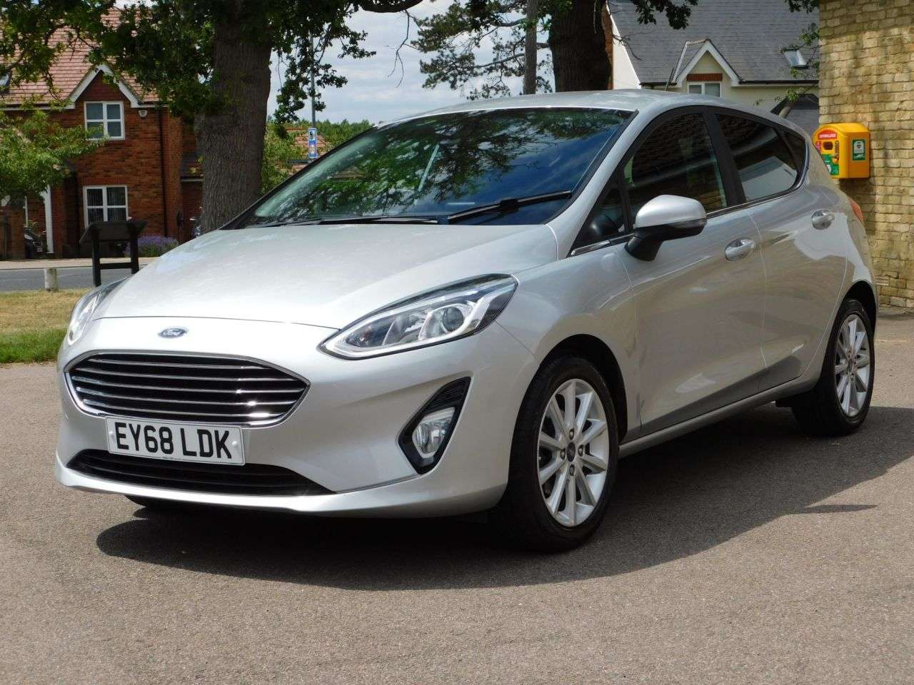 A 2018 FORD FIESTA 1.0T EcoBoost Titanium Hatchback 5dr Petrol Auto Euro 6 (s/s) (100 ps) *FSH A 2018 FORD FIESTA 1.0T EcoBoost Titanium Hatchback 5dr Petrol Auto Euro 6 (s/s) (100 ps) *FSH