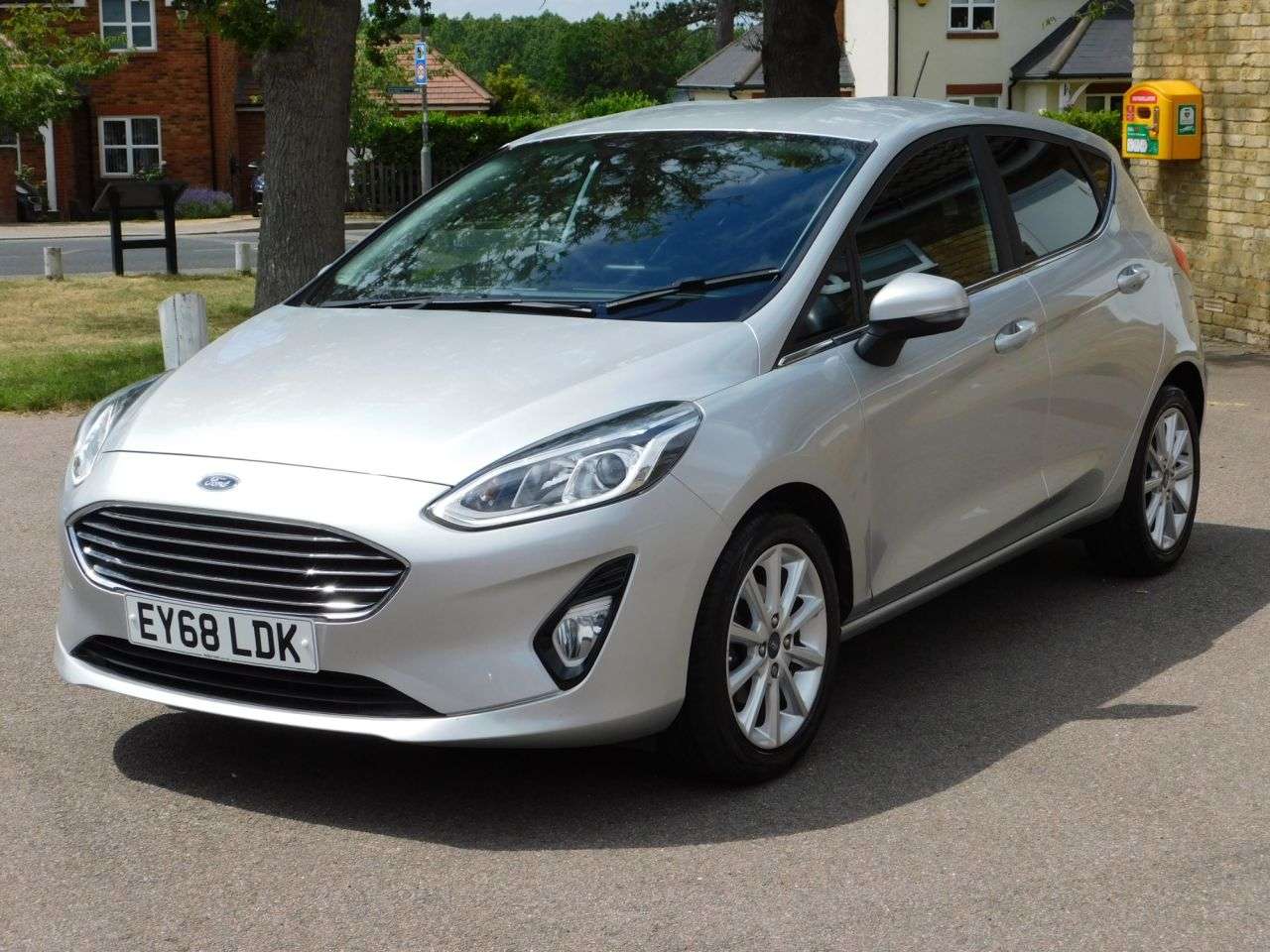 A 2018 FORD FIESTA 1.0T EcoBoost Titanium Hatchback 5dr Petrol Auto Euro 6 (s/s) (100 ps) *FSH A 2018 FORD FIESTA 1.0T EcoBoost Titanium Hatchback 5dr Petrol Auto Euro 6 (s/s) (100 ps) *FSH