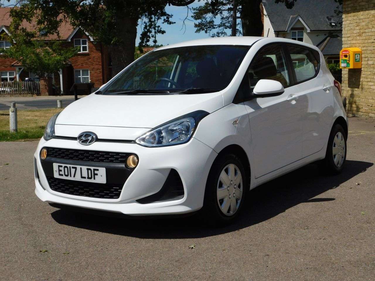 A 2017 HYUNDAI I10 1.2 SE Hatchback 5dr Petrol Manual Euro 6 (87 ps) *ULEZ COMPLIANT, FSH, LOW A 2017 HYUNDAI I10 1.2 SE Hatchback 5dr Petrol Manual Euro 6 (87 ps) *ULEZ COMPLIANT, FSH, LOW