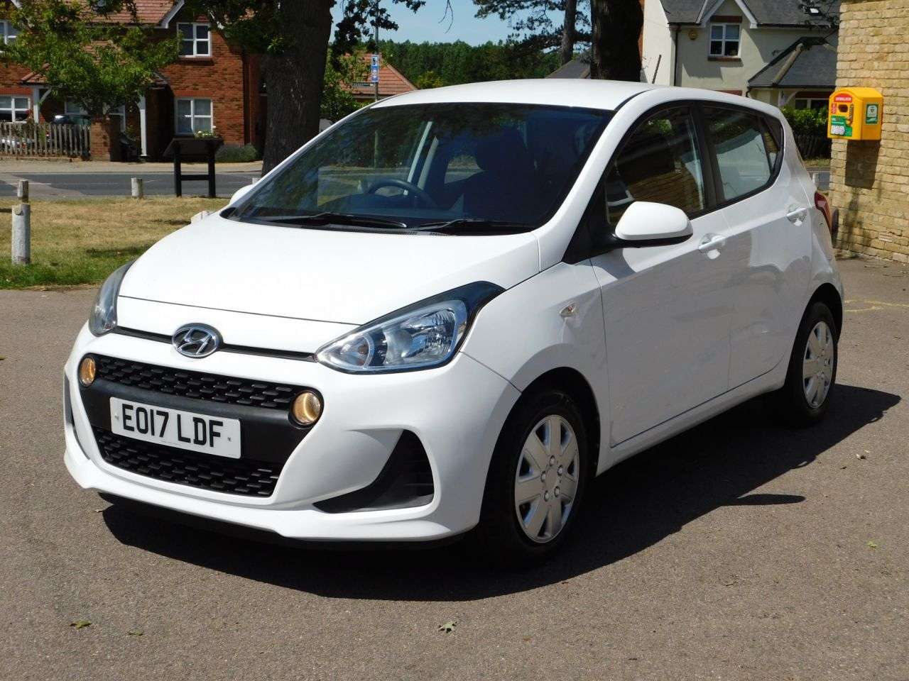 A 2017 HYUNDAI I10 1.2 SE Hatchback 5dr Petrol Manual Euro 6 (87 ps) *ULEZ COMPLIANT, FSH, LOW A 2017 HYUNDAI I10 1.2 SE Hatchback 5dr Petrol Manual Euro 6 (87 ps) *ULEZ COMPLIANT, FSH, LOW