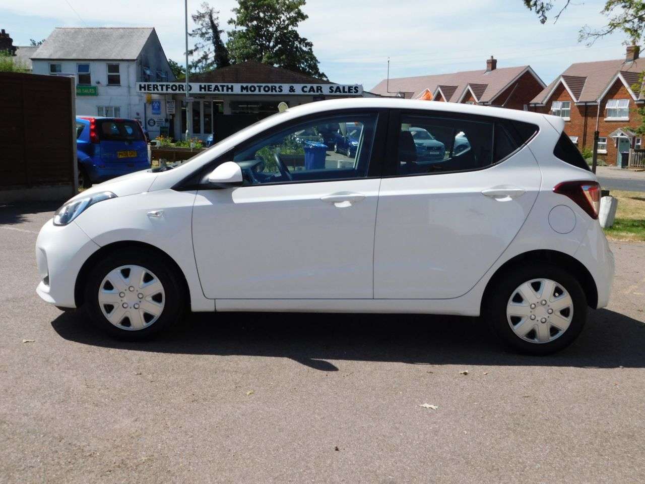 A 2017 HYUNDAI I10 1.2 SE Hatchback 5dr Petrol Manual Euro 6 (87 ps) *ULEZ COMPLIANT, FSH, LOW A 2017 HYUNDAI I10 1.2 SE Hatchback 5dr Petrol Manual Euro 6 (87 ps) *ULEZ COMPLIANT, FSH, LOW