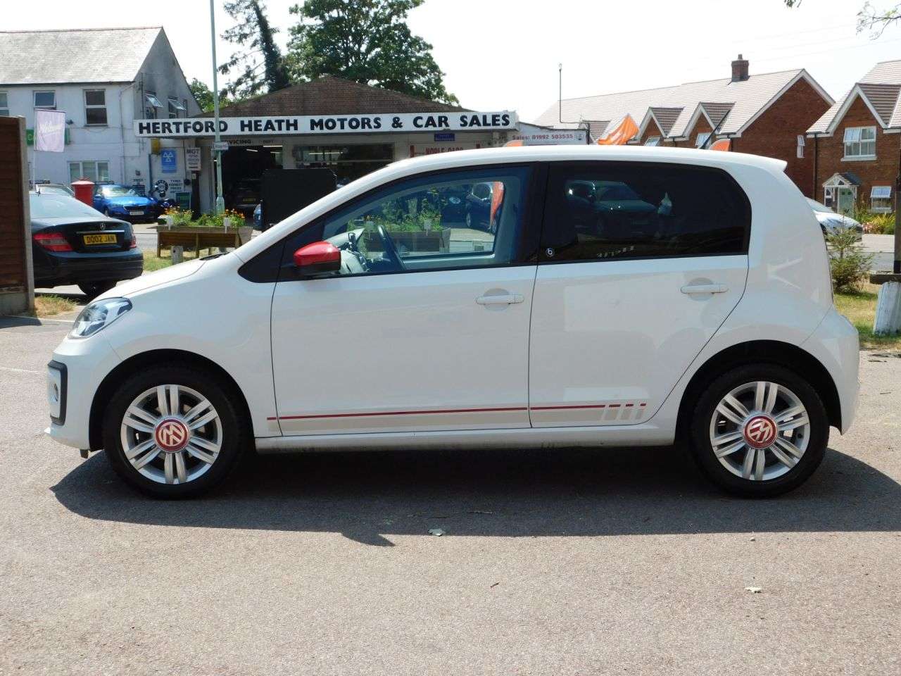 A 2018 VOLKSWAGEN UP! 1.0 up! beats Hatchback 5dr Petrol ASG Euro 6 (s/s) (75 ps) *FSH, ULEZ COMP A 2018 VOLKSWAGEN UP! 1.0 up! beats Hatchback 5dr Petrol ASG Euro 6 (s/s) (75 ps) *FSH, ULEZ COMP