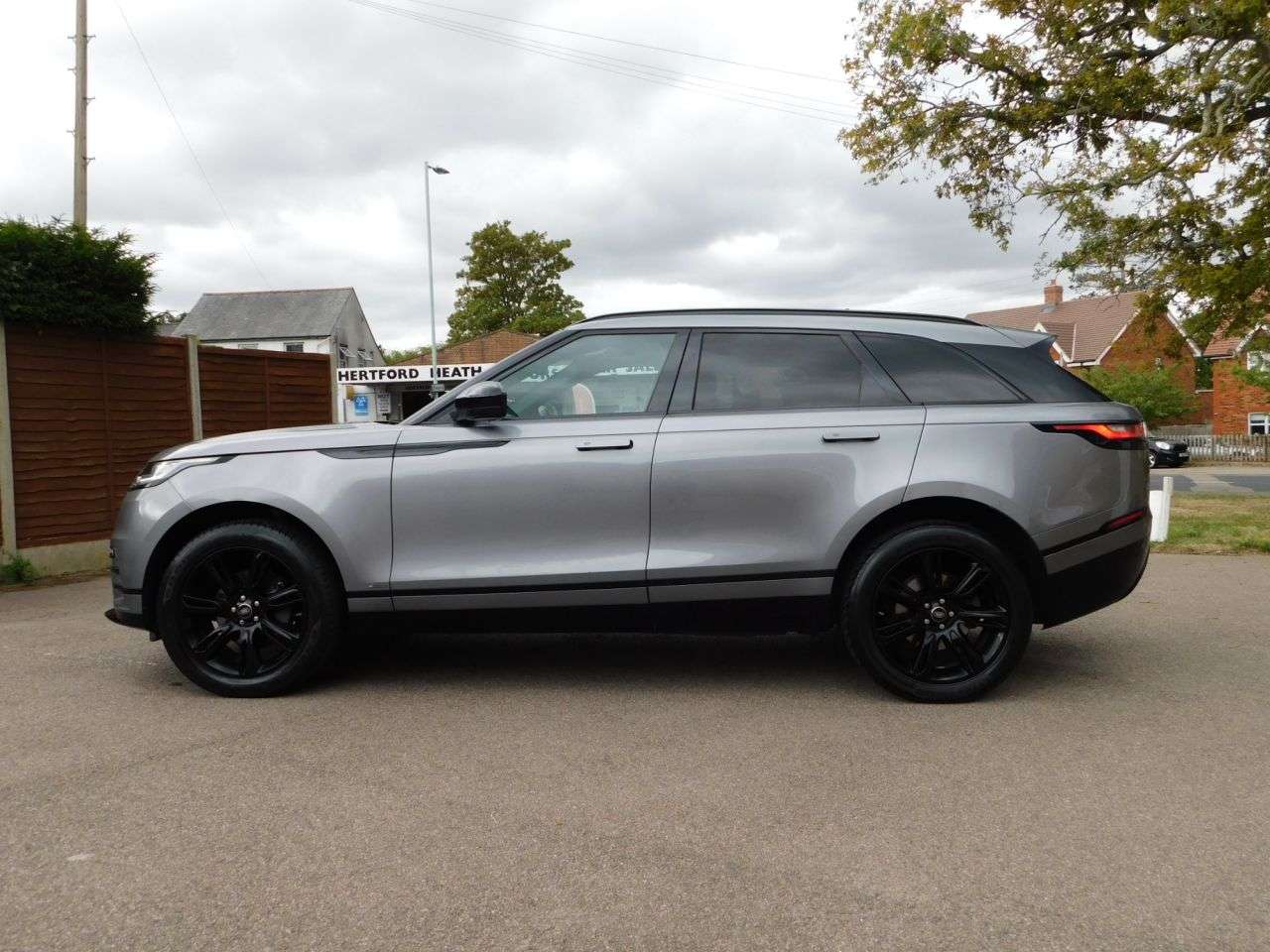 A 2019 LAND ROVER RANGE ROVER VELAR 2.0 D180 R-Dynamic S SUV 5dr Diesel Auto 4WD Euro 6 (s/s) (180 ps) *FSH, UL A 2019 LAND ROVER RANGE ROVER VELAR 2.0 D180 R-Dynamic S SUV 5dr Diesel Auto 4WD Euro 6 (s/s) (180 ps) *FSH, UL