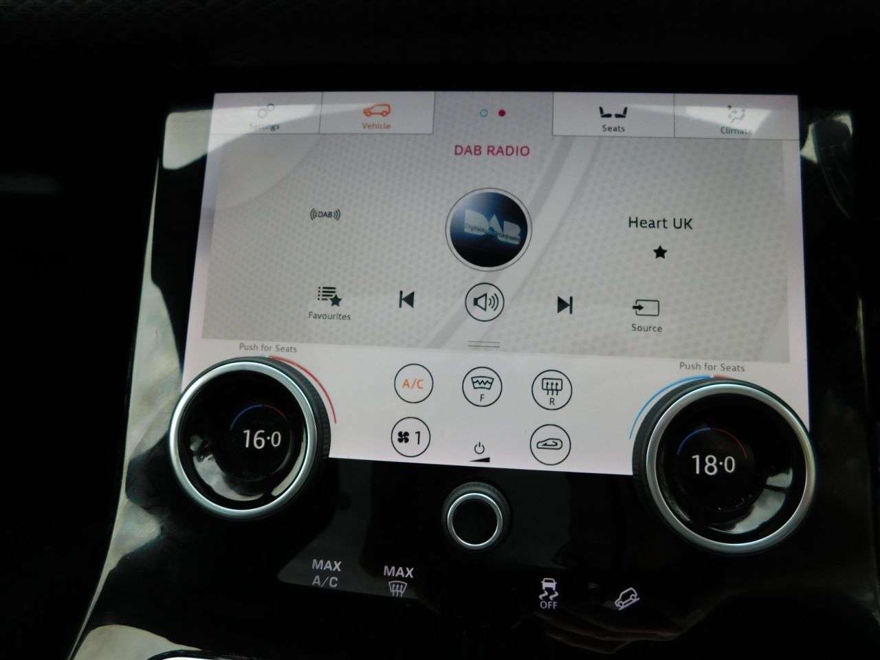 2019 LAND ROVER RANGE ROVER VELAR 2019 LAND ROVER RANGE ROVER VELAR