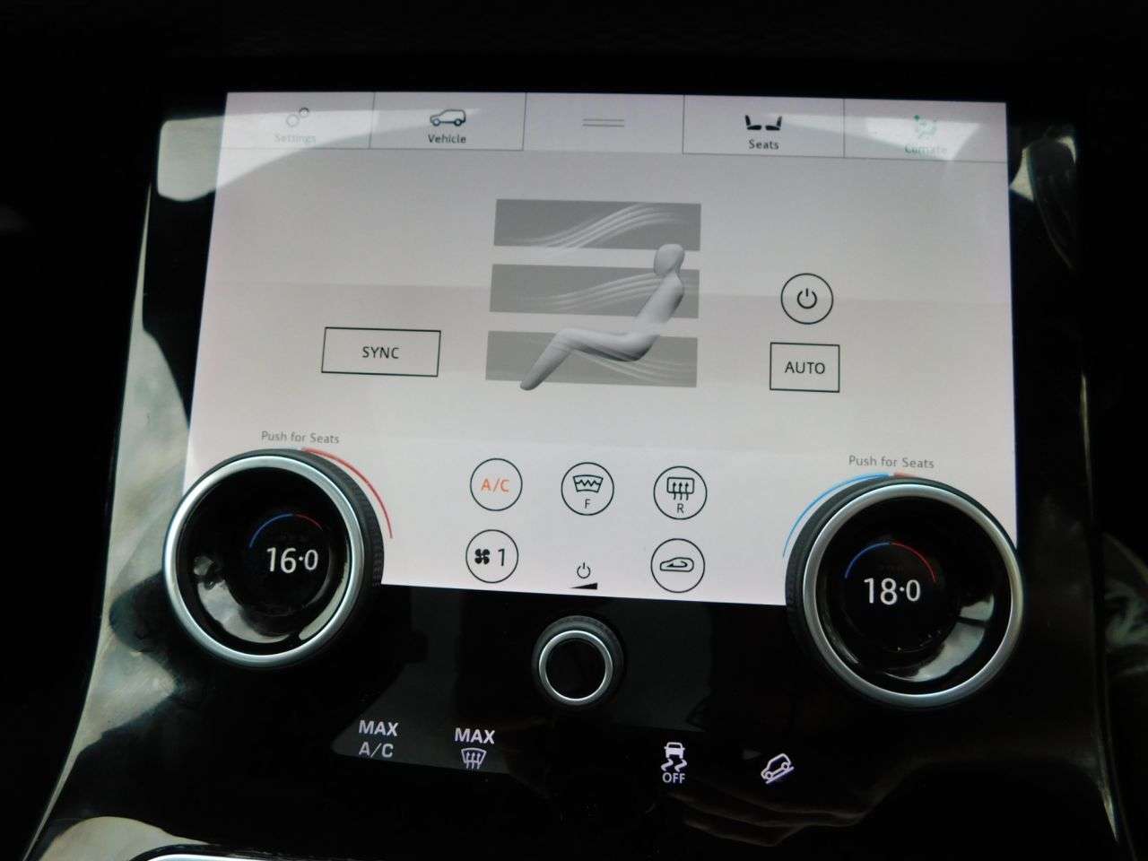 2019 LAND ROVER RANGE ROVER VELAR 2019 LAND ROVER RANGE ROVER VELAR