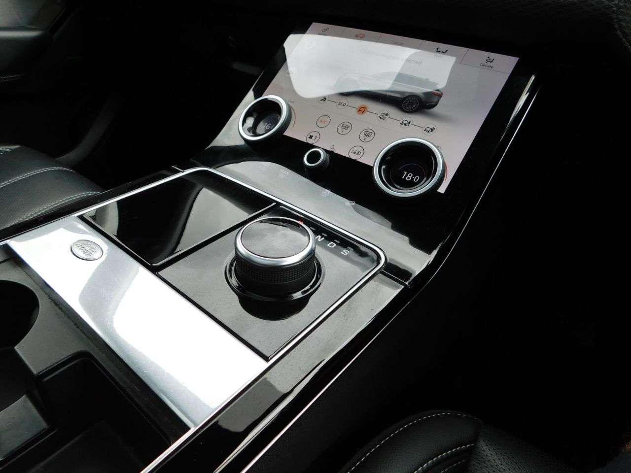 2019 LAND ROVER RANGE ROVER VELAR 2019 LAND ROVER RANGE ROVER VELAR