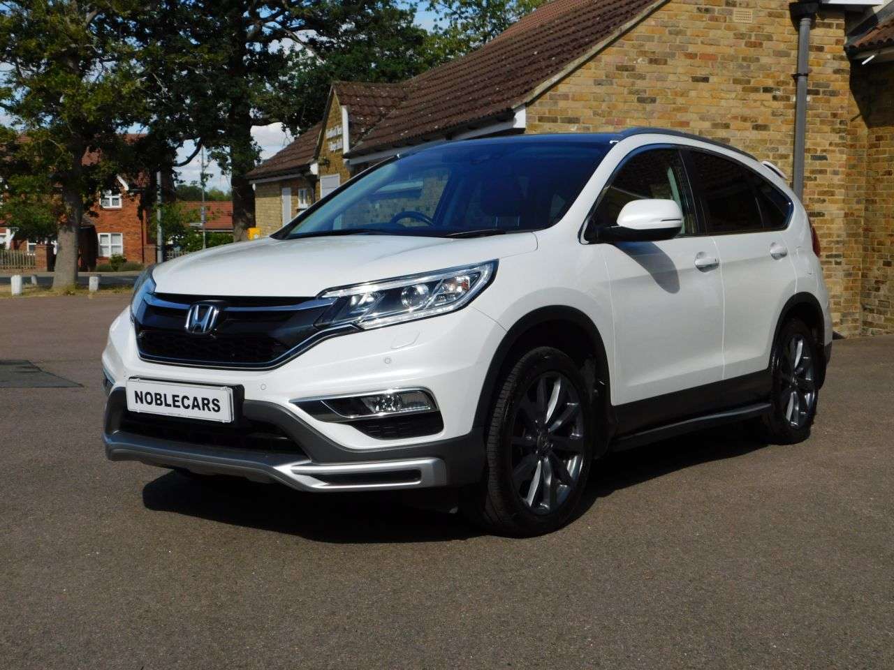 A 2017 HONDA CR-V 2.0 i-VTEC EX SUV 5dr Petrol Auto 4WD Euro 6 (155 ps) *ULEZ COMPLIANT* A 2017 HONDA CR-V 2.0 i-VTEC EX SUV 5dr Petrol Auto 4WD Euro 6 (155 ps) *ULEZ COMPLIANT*