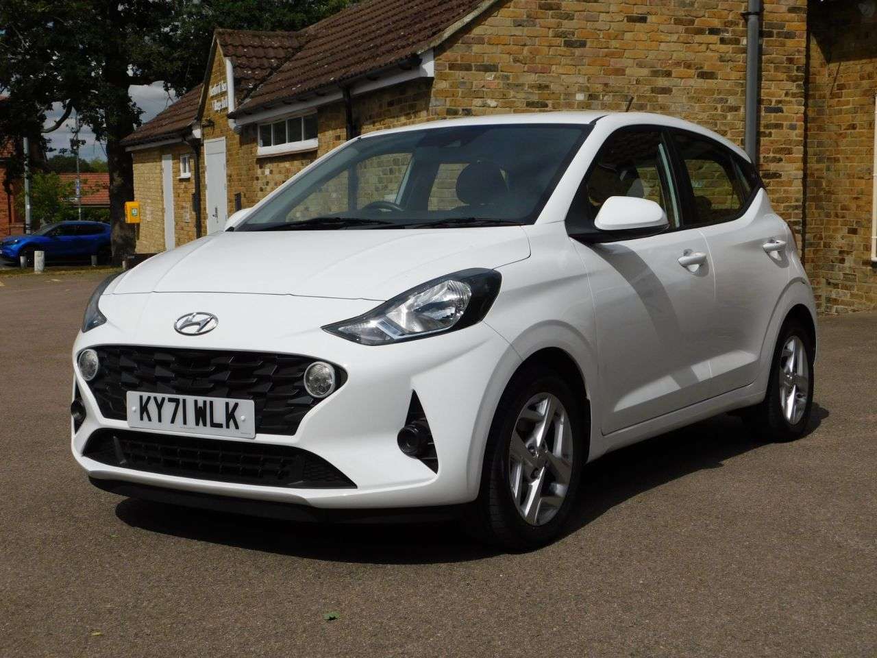 A 2021 HYUNDAI I10 1.0 SE Connect Hatchback 5dr Petrol Manual Euro 6 (s/s) (67 ps) *FSH, ULEZ A 2021 HYUNDAI I10 1.0 SE Connect Hatchback 5dr Petrol Manual Euro 6 (s/s) (67 ps) *FSH, ULEZ