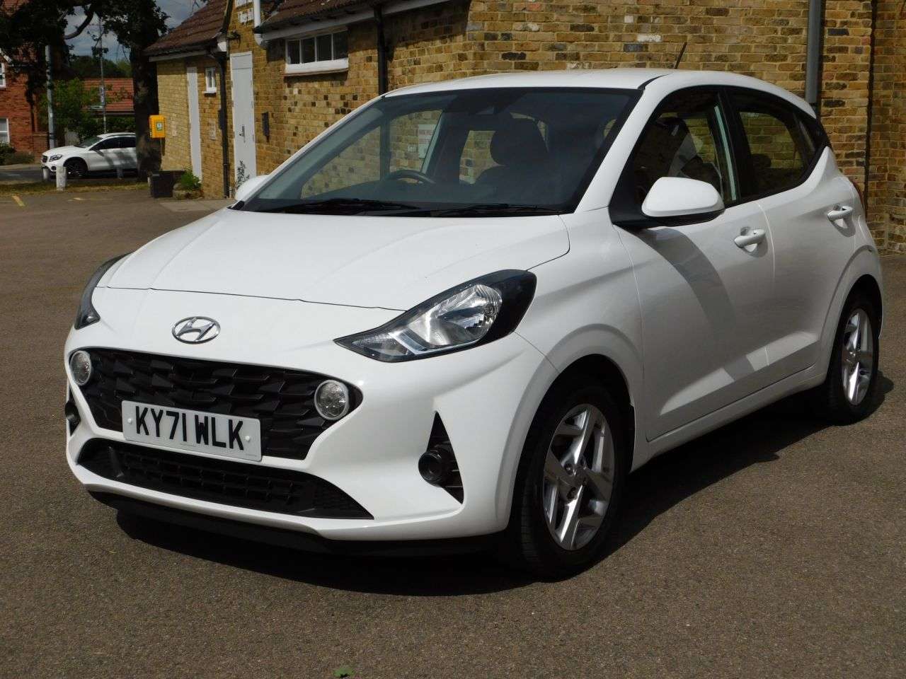 A 2021 HYUNDAI I10 1.0 SE Connect Hatchback 5dr Petrol Manual Euro 6 (s/s) (67 ps) *FSH, ULEZ A 2021 HYUNDAI I10 1.0 SE Connect Hatchback 5dr Petrol Manual Euro 6 (s/s) (67 ps) *FSH, ULEZ