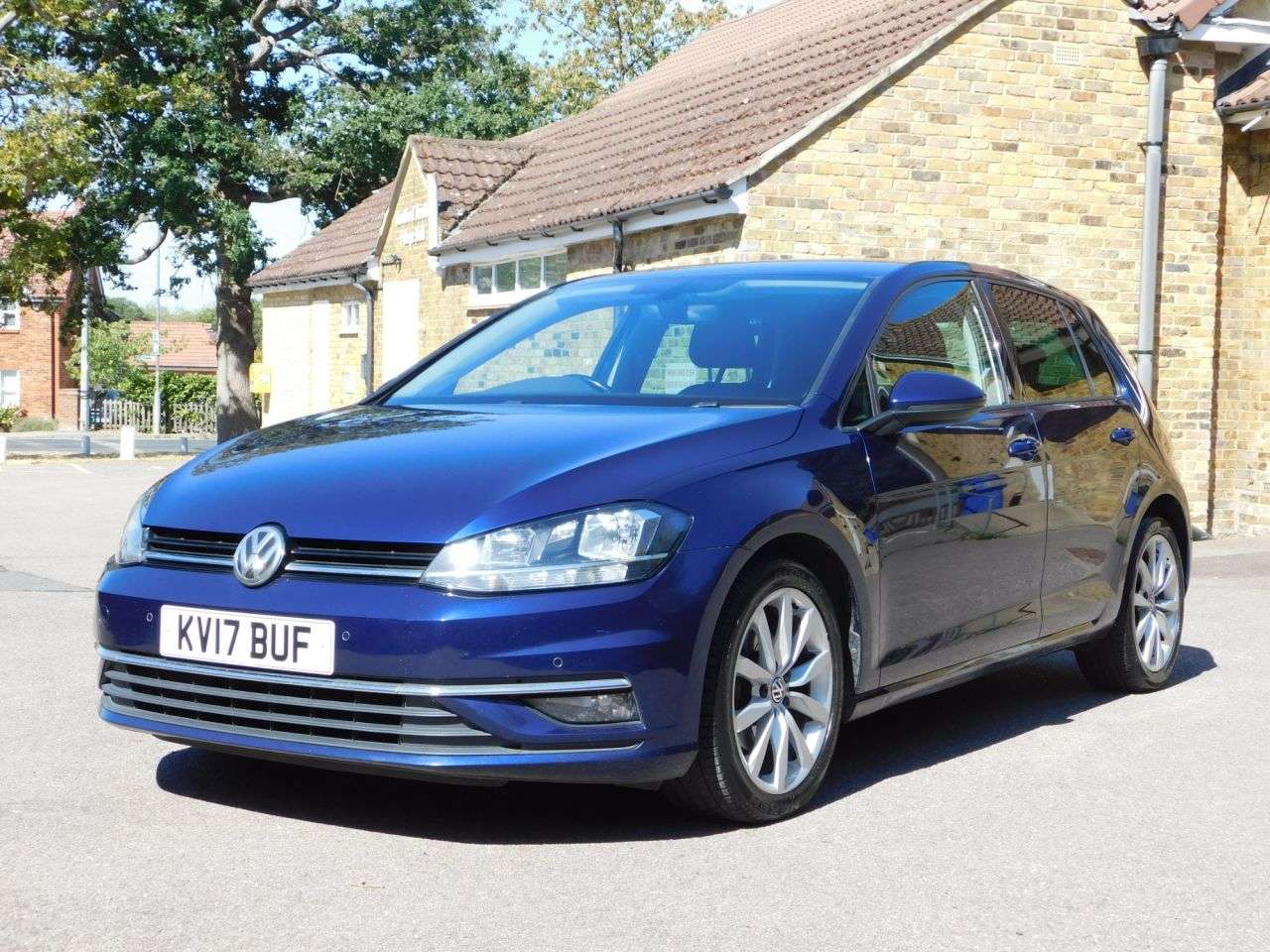 A 2017 VOLKSWAGEN GOLF 1.6 TDI BlueMotion Tech GT Hatchback 5dr Diesel Manual Euro 6 (s/s) (115 ps A 2017 VOLKSWAGEN GOLF 1.6 TDI BlueMotion Tech GT Hatchback 5dr Diesel Manual Euro 6 (s/s) (115 ps