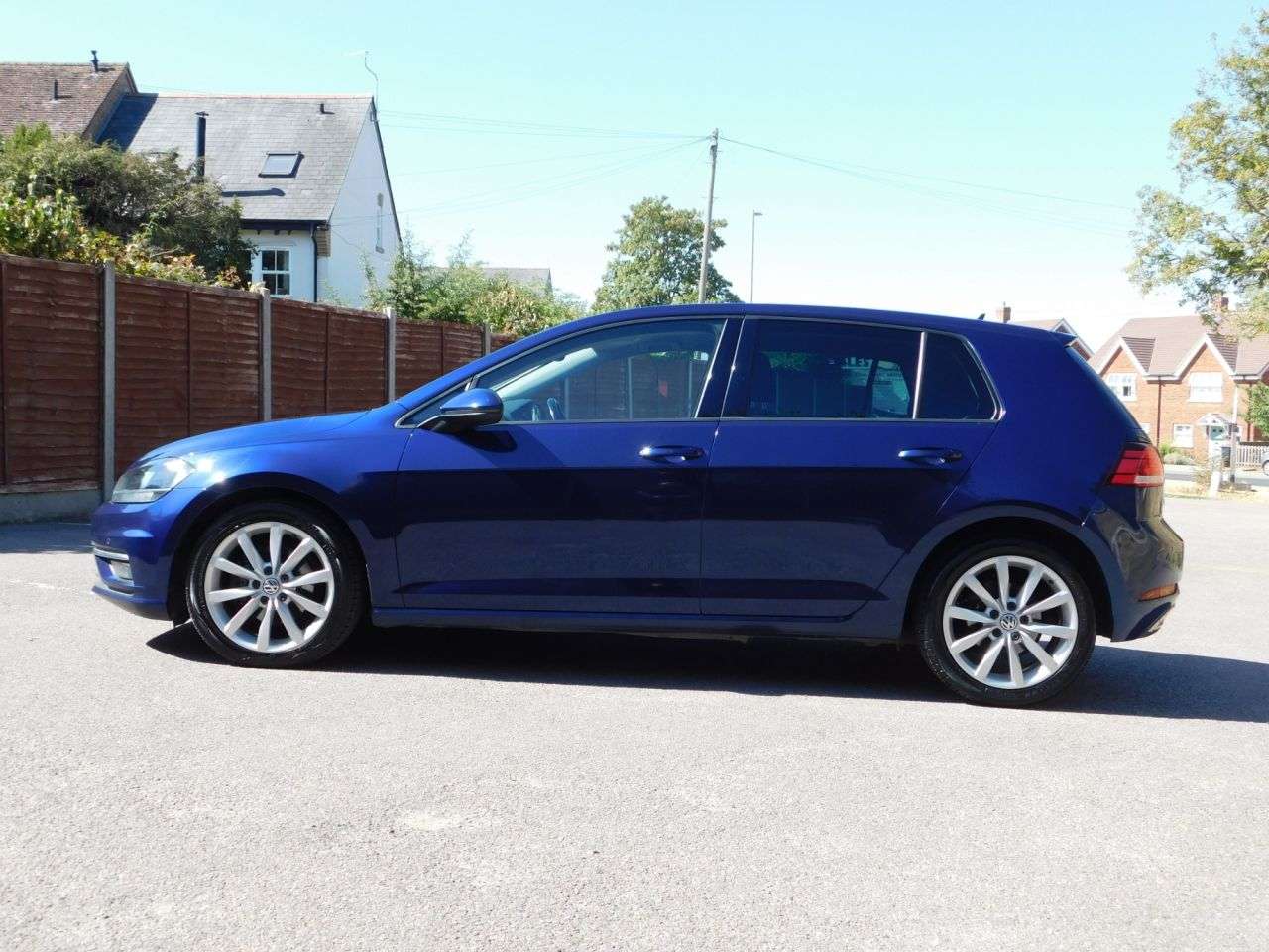A 2017 VOLKSWAGEN GOLF 1.6 TDI BlueMotion Tech GT Hatchback 5dr Diesel Manual Euro 6 (s/s) (115 ps A 2017 VOLKSWAGEN GOLF 1.6 TDI BlueMotion Tech GT Hatchback 5dr Diesel Manual Euro 6 (s/s) (115 ps